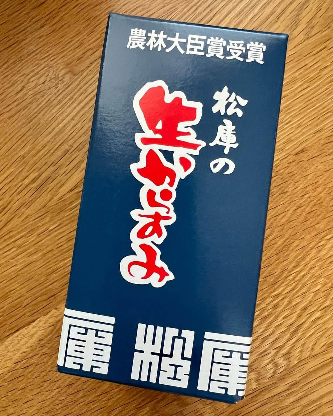 青山恭子さんのインスタグラム写真 - (青山恭子Instagram)「. 「きはるの胡麻鯖や」 . 福岡に来たら絶対っ！ 胡麻鯖といえば絶対っ！！ 必ずココにお邪魔してますっ！！！ . 胡麻鯖以外にもいろんな美味しい鯖料理が頂けます😋 . 今回、初めて食べて家族みんなでハマったのが… 写真2枚目、手前の「生カラスミ」✨ （わかりにくいけど…😅） 臭みもなく、塩っぱくもなく… ウニのような、タラコのような… とにかくめちゃくちゃ美味しかったのです♥️ . 次の日も忘れられなくて、売ってる店調べてゲット〜🎁 . . . #きはるの胡麻鯖や #胡麻鯖 #五島鯖 #鯖料理 #焼きサバのポテトサラダ #長崎生からすみ #むね肉のとり天 #山芋とろろの明石風 #アスパラの酒盗バター炒め #焼サバチャーハン #松庫の生からすみ」2月27日 16時45分 - aokyon27