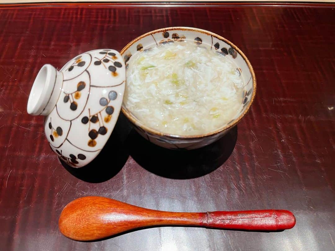 摩耶裕のインスタグラム：「. . 中華もイタリアンも大好きだけど、やっぱり日本料理食べると1番好きだなぁと☺️✨  穴子の土鍋ご飯が美味しすぎて土鍋で頂きたかった🫢笑  #料理屋稲家  #日本料理」
