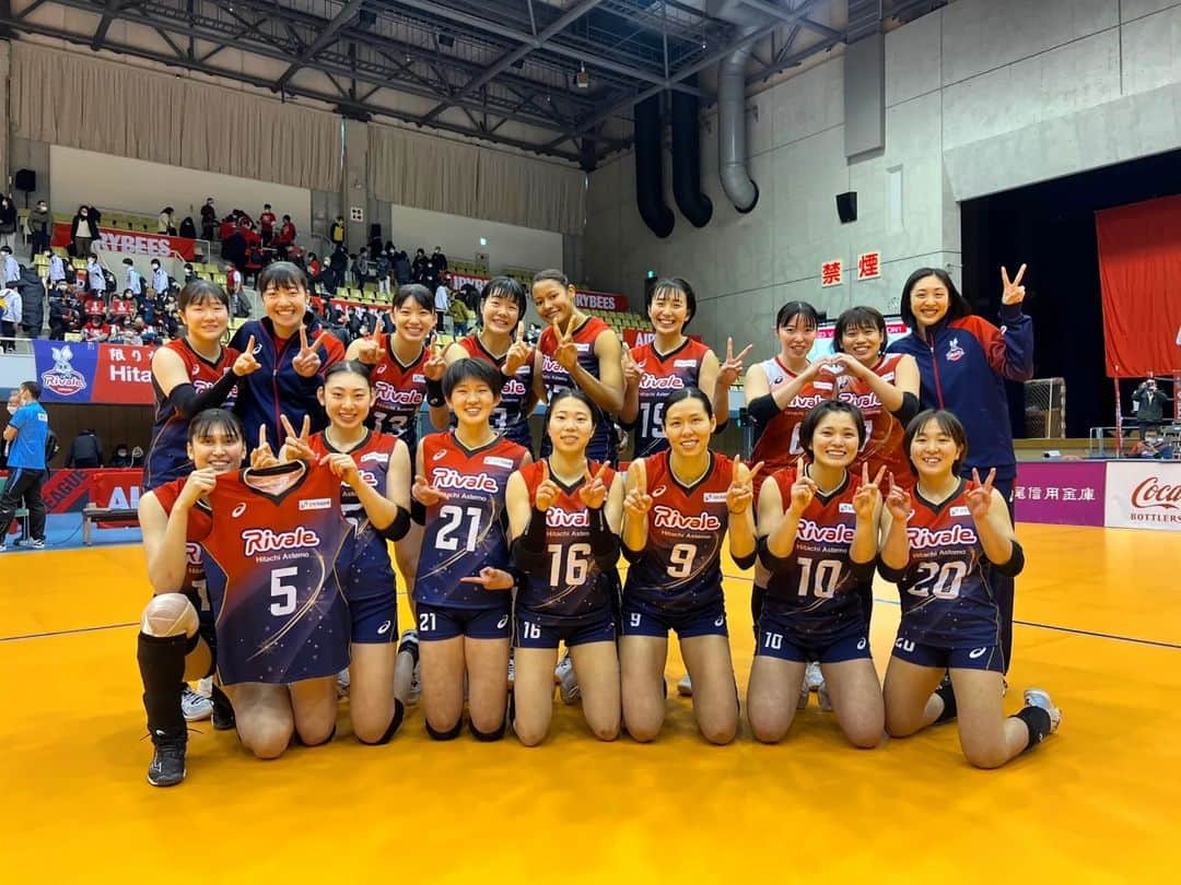 長内美和子のインスタグラム：「.  郡山大会も沢山の応援ありがとうございました🙇🏻‍♀ 12勝目☆☆☆☆☆☆☆☆☆☆☆☆ そして”声出し応援解禁”📣👏 皆さんの声援が懐かしくて より応援が力になりました🔥  まだまだ課題はありますが、 試合のなかで修正･克服しなければいけないこと もあるので、挑戦することを恐れずに 失敗を次に活かしてクリアにしていけるよう 頑張ります💪🏻💨  そして今週末は今シーズン最後のホームゲーム ひたちなか大会です🍠 ひとつひとつ、目の前の1点を大事に 全員で戦います😤 共に戦いましょう🔥🔥🔥 またサインボールも準備中です✍♪ ぜひ会場まで🙇🏻‍♀🙌🏻  引き続き応援よろしくお願いします🐰❤💜 #日立Astemoリヴァーレ  #PLUSULTRA  #gowinrivale  #Vリーグ  #郡山大会  ※いつも素敵な写真ありがとうございます📸」