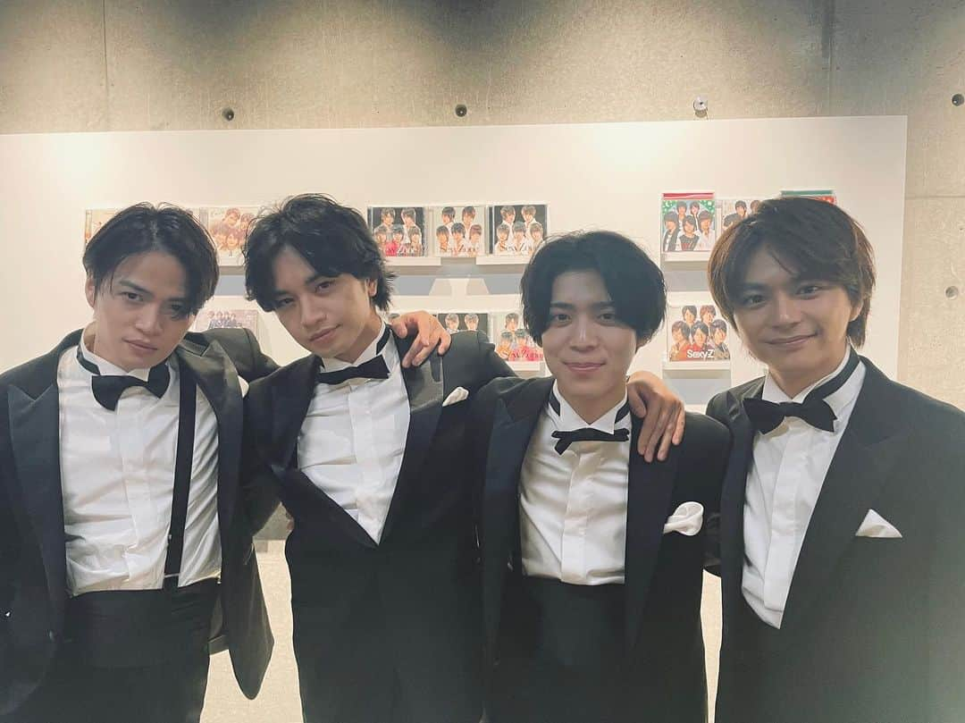 Sexy Zoneさんのインスタグラム写真 - (Sexy ZoneInstagram)「⁡ ⁡ 誇らしきタキシードゾーン ⁡ ⁡ from Kenty ⁡ ⁡ #タキシードゾーン #東京ドームの時の映像撮影の時 #みんなで撮った写真だねぇ」2月27日 17時27分 - _sexyzone