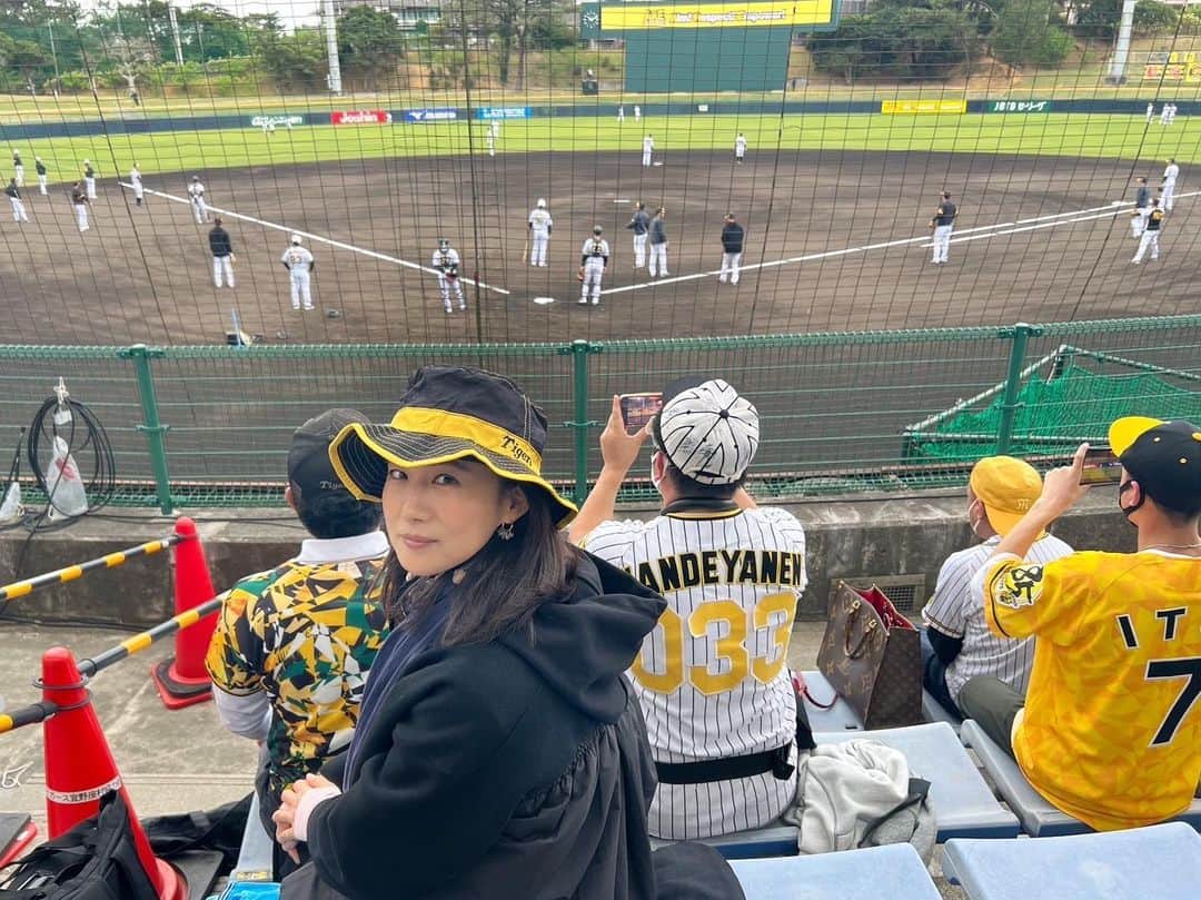 中江有里のインスタグラム：「阪神タイガース宜野座キャンプ最終日。 AREに向けて応援します。  #中江有里」