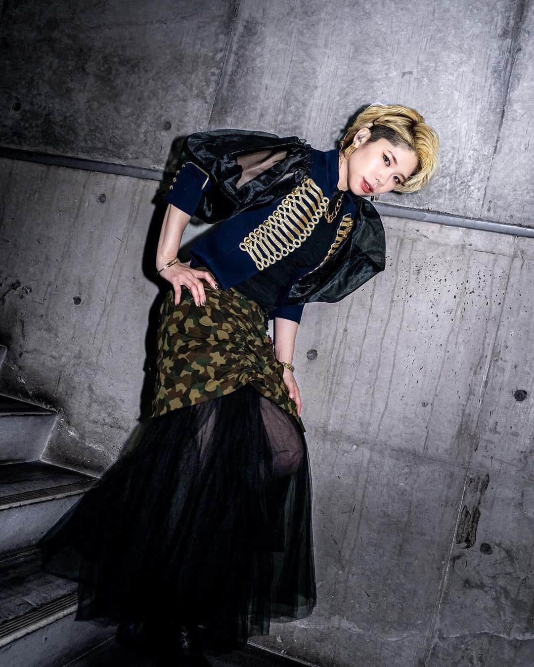 ichigoさんのインスタグラム写真 - (ichigoInstagram)「大阪→名古屋  ミリタリー縛りのテイスト違い🤍 着る服とヘアメが変わると表情や所作も変わるねぇ☻  川崎ではどっち着ようかな〜！！  ヘアメイク　@hairmakechelsea  スタイリング　@kakkutomo   大阪カメラマン　@hysmaco  名古屋カメラマン　@sugi.7_voltex」2月27日 18時22分 - ichiringo