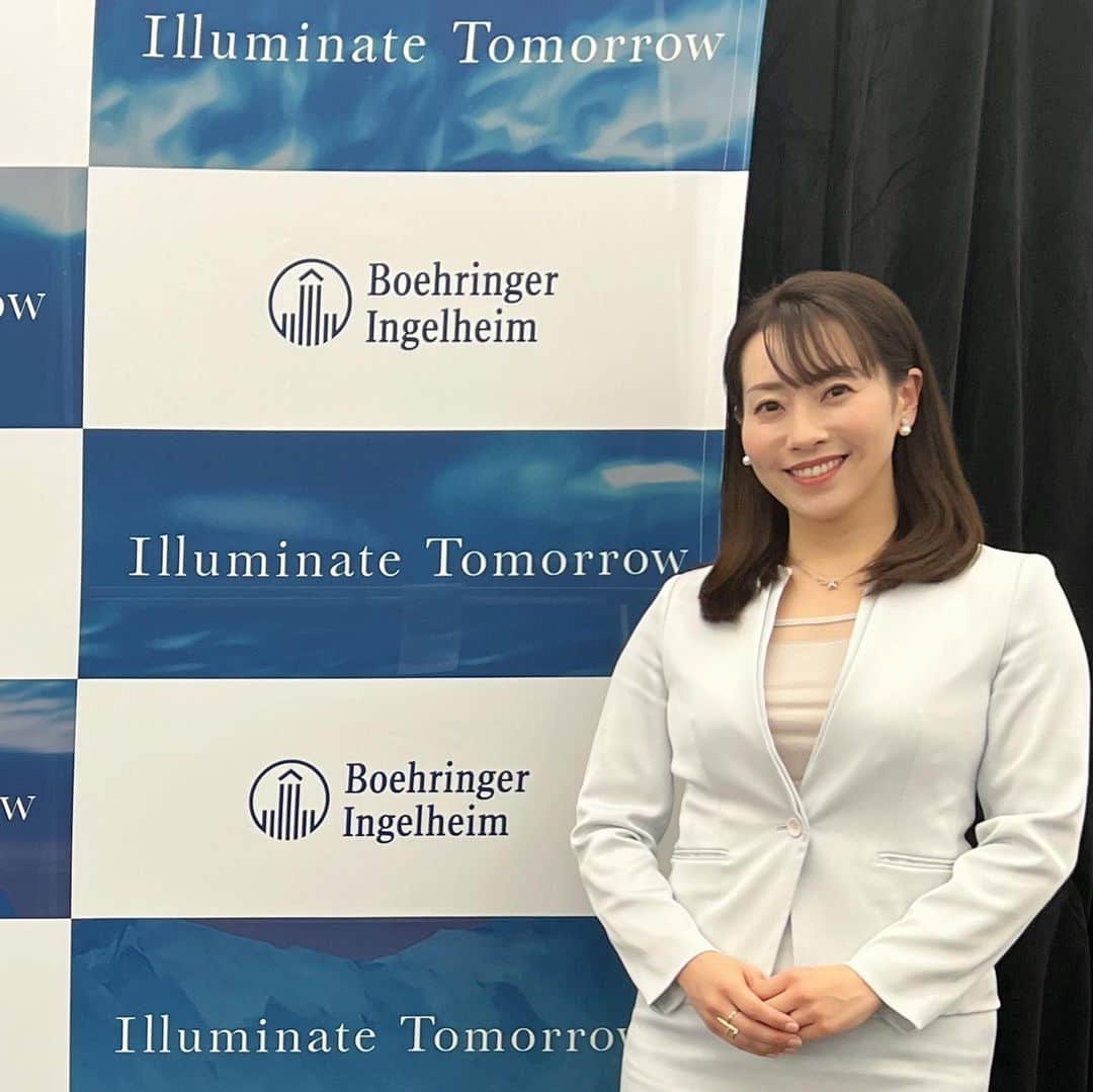 のインスタグラム：「体験ギャラリー型イベント、 Gallery of Illuminate Tomorrowの 司会を担当いたしました💁🏻‍♀️ . 明日２月最終日は 世界希少・難治性疾患の日 。 ぜひこの機会に 膿疱性乾癬について 知っていただきたいです！ 新しい支援の輪が広がっていきますように✨ イベントは明日まで開催です。 . ゆりやんレトリィバァさんが スペシャルゲストとして 参加されたのですが 終始ステキでした🥺 （もちろん当たり前に面白いから すごい❤️） . #膿疱性乾癬 #乾癬 #ミライランタン #illuminatetomorrow  #司会 #フリーアナウンサー #スピーチトレーナー #キャリアコンサルタント #キャリコン #實石あづさ」
