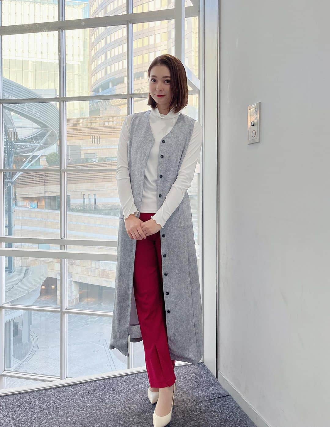 住田紗里のインスタグラム：「今朝は明るい色のパンツにジレでした✨  トップス・ロングジレ・パンツ &.NOSTALGIA（@nostalgia_jp）  #グッドモーニング#衣装#&nostalgia#ロングジレ#ジレ#パンツ#マゼンダ#テレビ朝日#テレ朝#テレビ朝日アナウンサー#アナウンサー#住田紗里」
