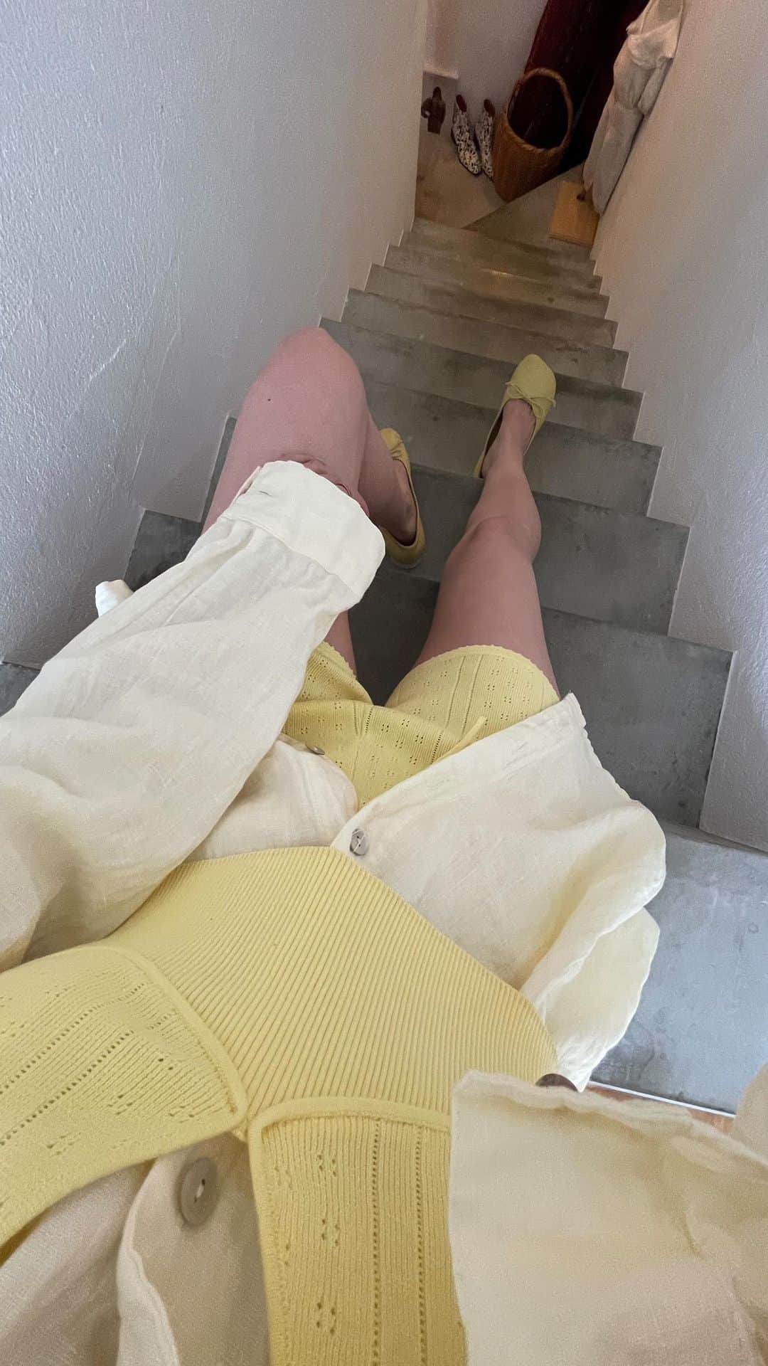 Momoのインスタグラム：「@papier_formel eyelet bratop&shorts🍳 インナーとしても、town wearとしても着られるよー。そろそろ足出したいです🙌🏻春だしね🌸 選曲はラジオネーム:チームパピエよりリクエストいただきました噂のカミナです。では、どうぞ▶️ ㅤㅤㅤㅤㅤㅤㅤㅤㅤㅤ #papier_formel #噂のカミナ #🍳 #ももえのコーデ」
