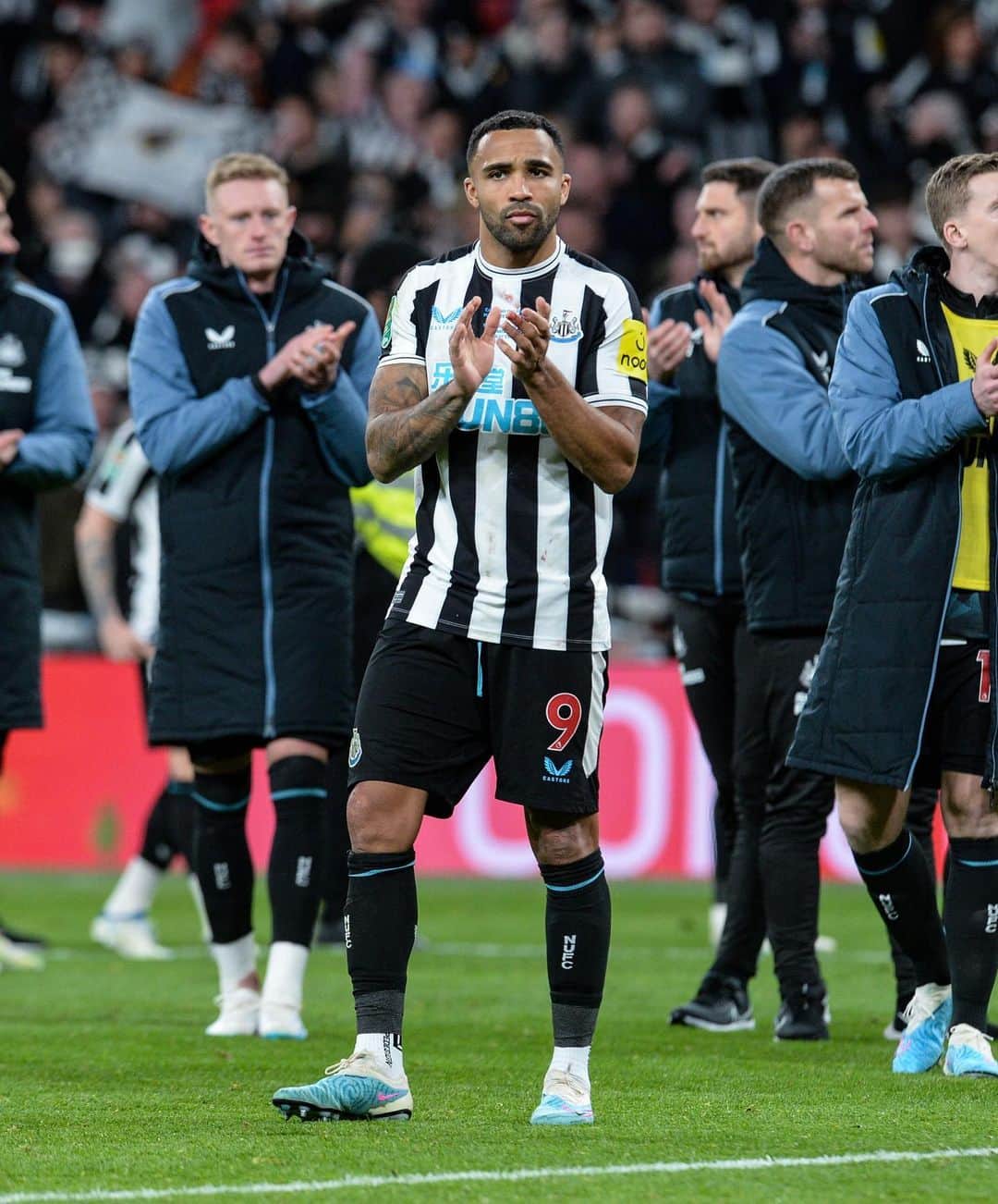 カラム・ウィルソンのインスタグラム：「Sorry to all you amazing travelling fans that we couldn’t get the result we all so badly wanted. You made the atmosphere unreal and we will never take that for granted! We all gave our best but on this occasion our best wasn’t good enough! 😔  Back to focusing on the League and finishing strong. Wembley we will be back!   So proud to be a part of this team which has come such a long way in a short space of time.   The future is bright for sure! 🖤🤍」