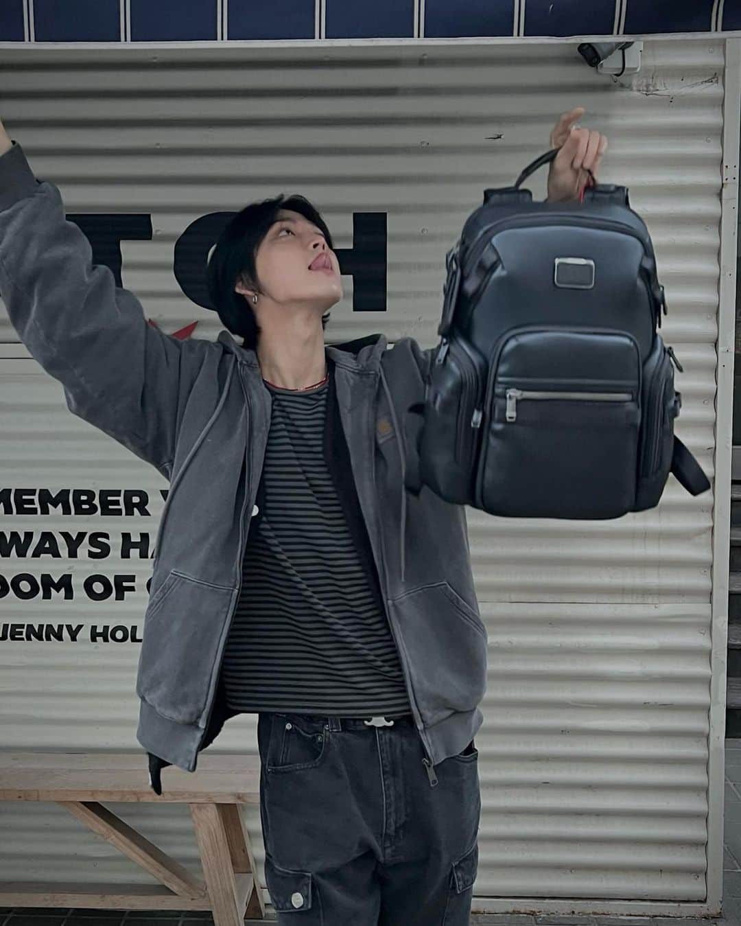 キム・ヒョングォンさんのインスタグラム写真 - (キム・ヒョングォンInstagram)「@TUMITRAVEL  #광고 #TUMI #tumikr #TUMIBRAVO」2月27日 18時52分 - gwonees