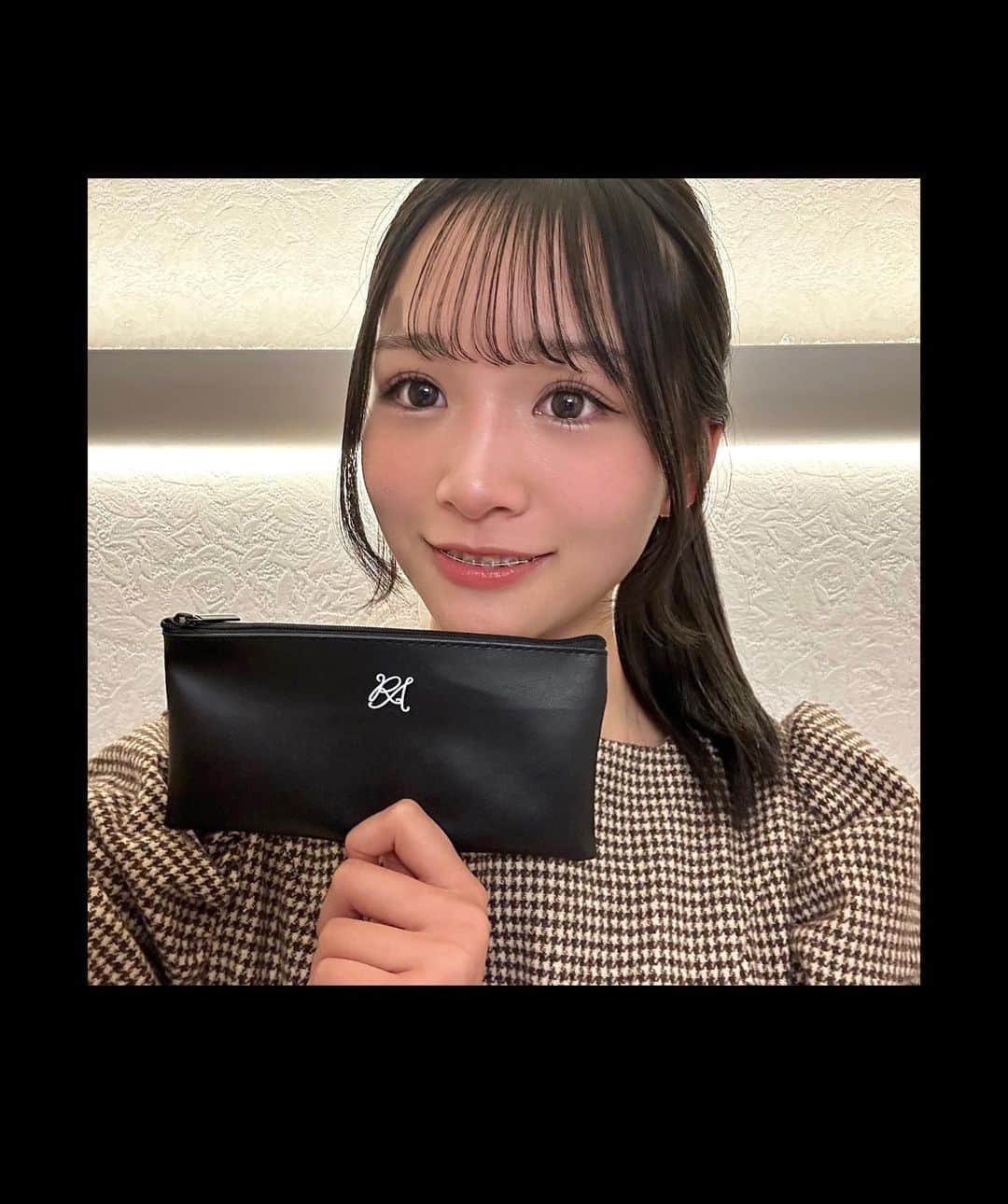 中山あやかさんのインスタグラム写真 - (中山あやかInstagram)「＊ 3/1発売のニコラ4月号の付録の紹介‪‪❤︎‬   「repipi armarioレザー風ペンケース」です！ 大きめのサイズで何でも入る！高見えするレザーで大人っぽい^_^♪  　 ペンポーチ以外にもケアポとしても使えるので自分に合う使い方ができて便利〜 発売まであと少しです！誌面も、付録もお楽しみに❕ 　 　 #ニコラ#nicola#ニコモ#repipi armario#ニコラ4月号ふろく」2月27日 19時01分 - ayaka_nakayama1