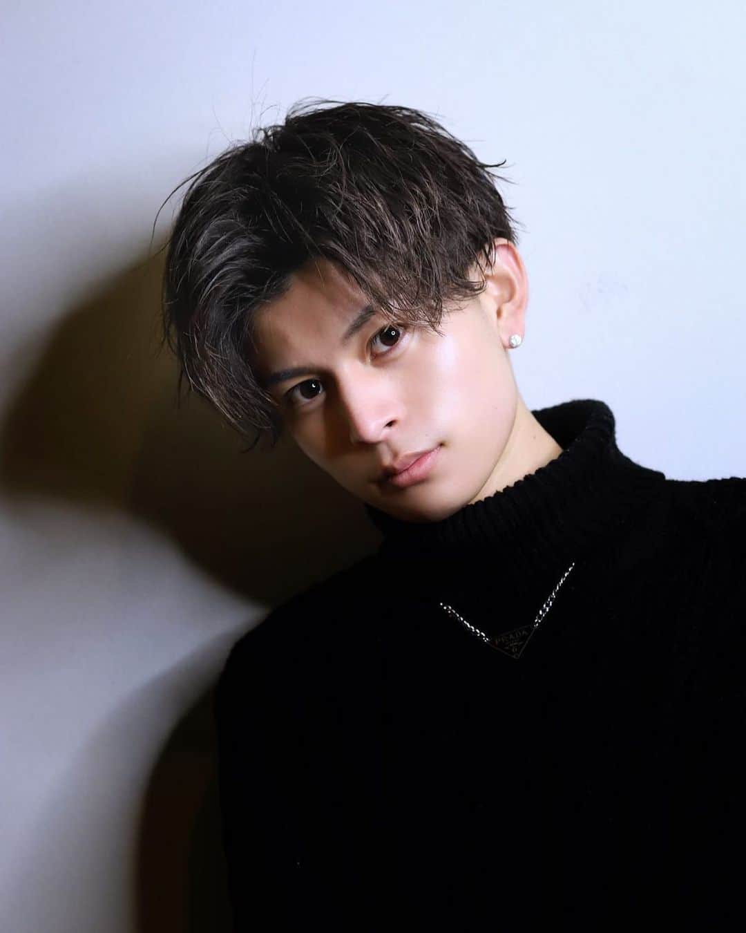 中野蒼空のインスタグラム：「【お知らせ】 今回アパレルブランドのLIVERTINEAGEさんとのコラボが決まりました！👕🧢  僕が1からデザインさせて頂きとても考え込んだアイテムを作らせて頂きました😌 完全受注生産で3月に受注開始します！ アイテムの詳細についてはまた3月発表させて頂きます👌 デザインもお楽しみに！🤫  沢山の方に着て頂ければと思います☺︎ ⁡ ⁡ ⁡ ⁡ ⁡  ⁡  #livertineage #fashion #メンズファッション #メンズコーデ」