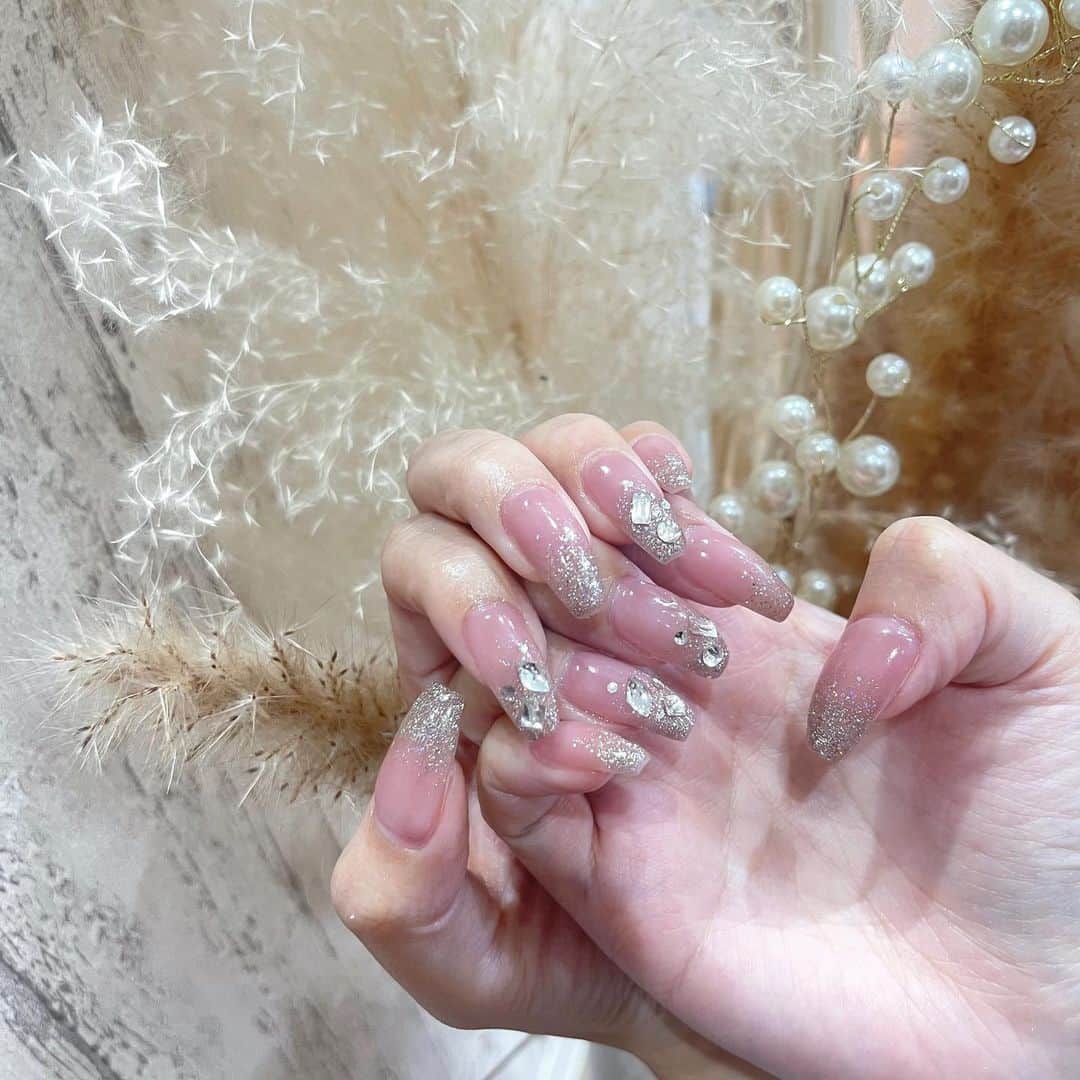 のインスタグラム：「ネイル新しくした♡ ⁡ めっちゃ可愛くなった〜！ ⁡ まなみさん @lapis_manami いつもありがとうございます🤍」