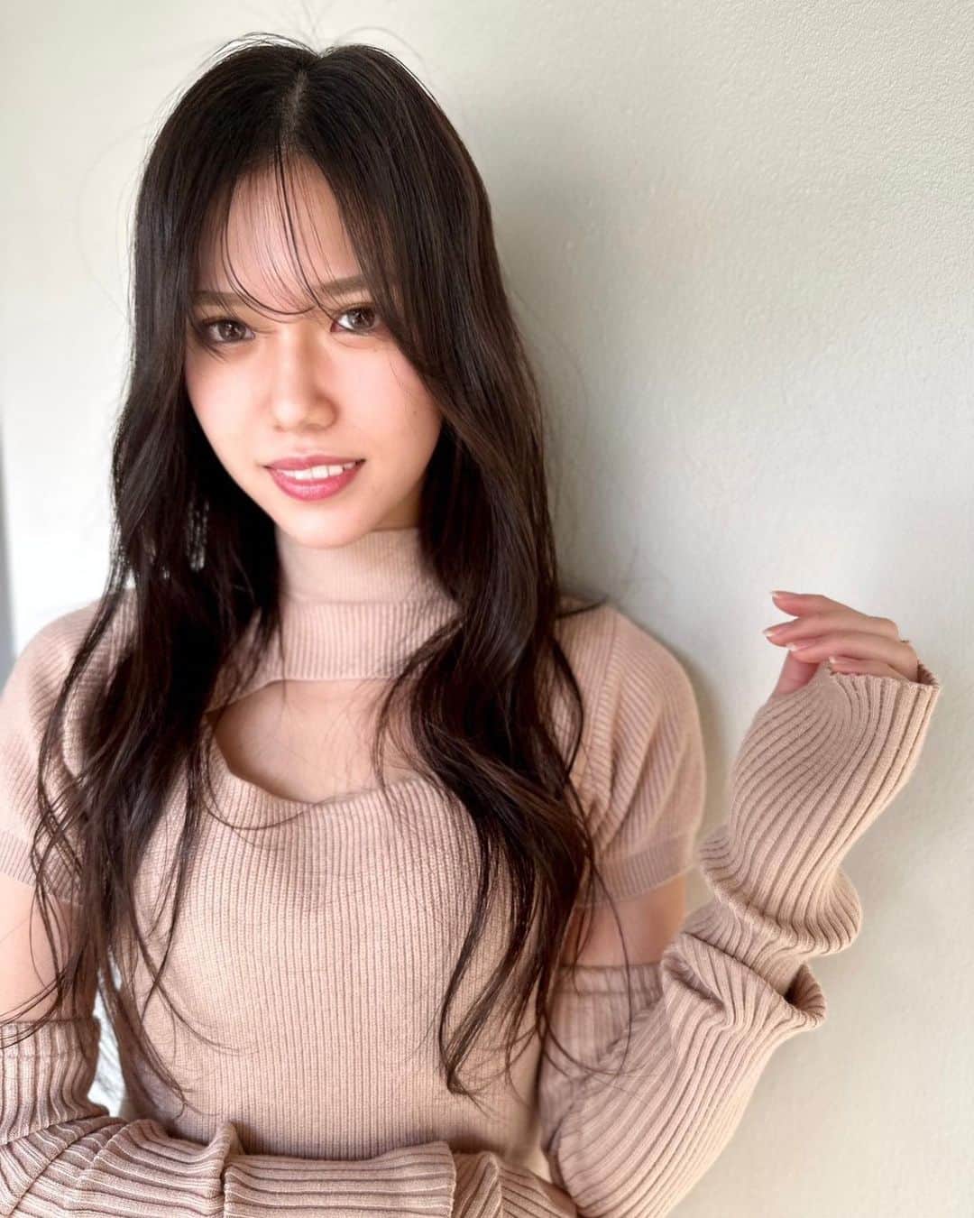 増田小春のインスタグラム：「もう2月終わっちゃうね😢  こはるの唇が左右非対称なの気づいてた人いるー？？  2月もまつ毛パーマと美眉スタイリング行ってきたよんっ♪ @eyelash_run るねさんっっ🥰  #まつげパーマ #ゆるふわ巻き #こはる」