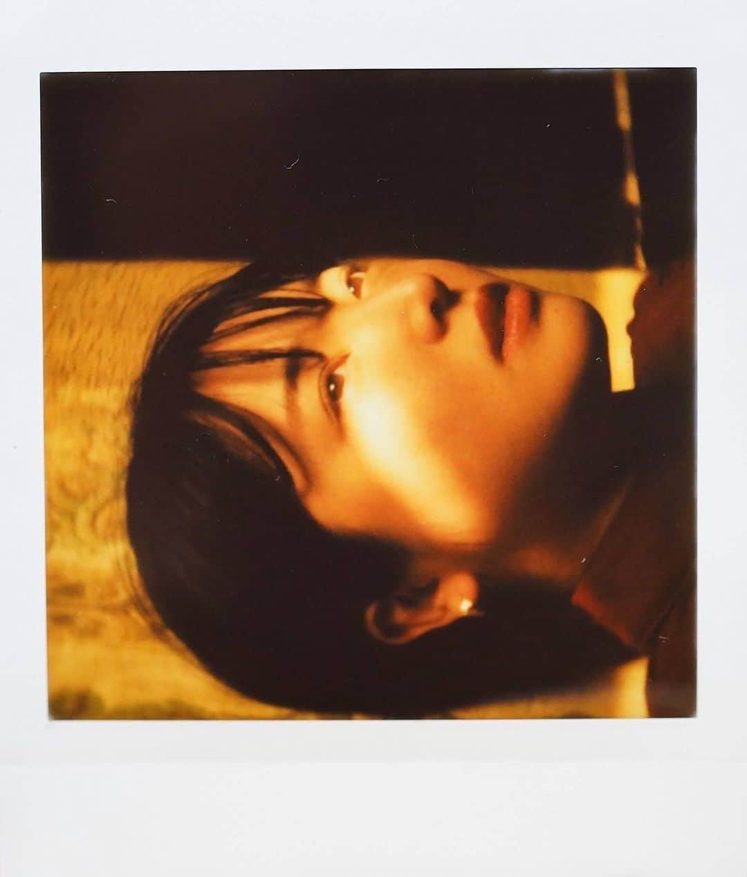 佐咲日菜のインスタグラム：「ただそこにいたんだ。  #japanesegirl #japan_portrait #tokyocameraclub #東京カメラ部 #人像攝影 #人像 #人像摄影 #彼女感 #黒髪ボブ #黒髪女子 #ショートヘア女子 #ボブ #サロモ #あの日の心を映して #mv #役者 #ファインダー越しの私の世界 #japanesemodel #彼女感 #あざとい系女子 #good_portraits_world #映像クリエイター #映像クリエイターと繋がりたい #as_archive #world_photography_page #ポトレの世界 #ポトレ女子 #kawaii #kawaiigirl #透明感女子」