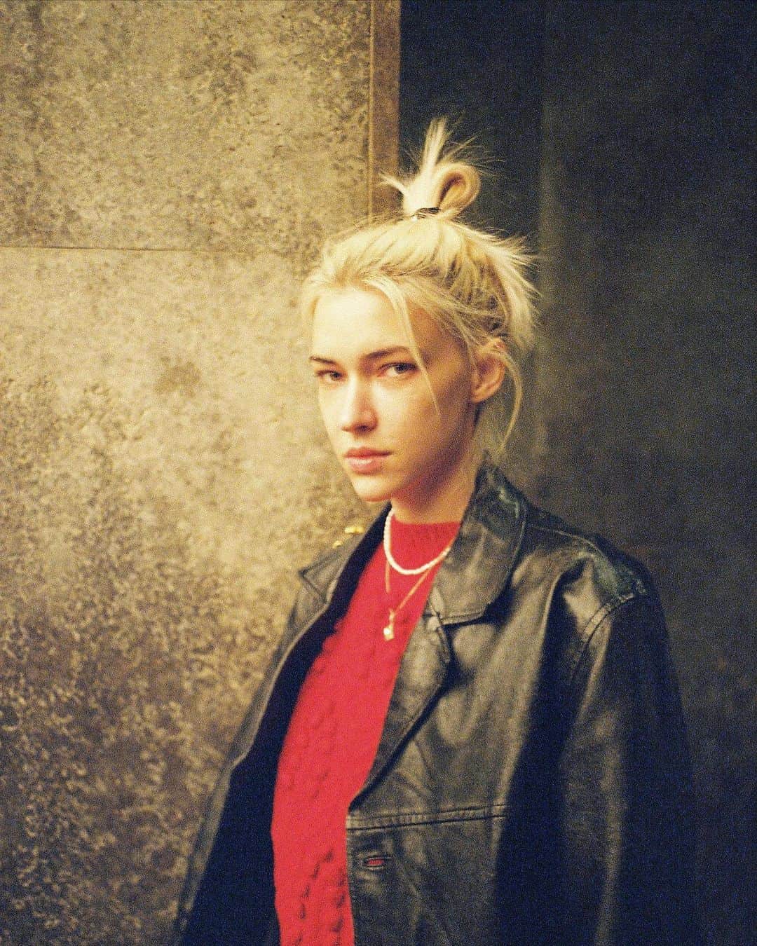 ステファニー・ミチョヴァのインスタグラム：「My two moods 😆 Film Fotos from Germany 🇩🇪🎞️」