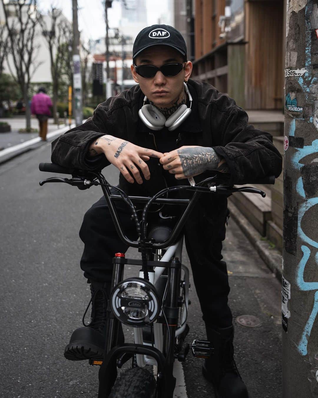 カワグチジンのインスタグラム：「@oxbike   最新の道路交通法の基準もしっかりクリアしてるEbikeです。  2022年のベストバイはEbikeでした。  是非チェックしてみてください。」