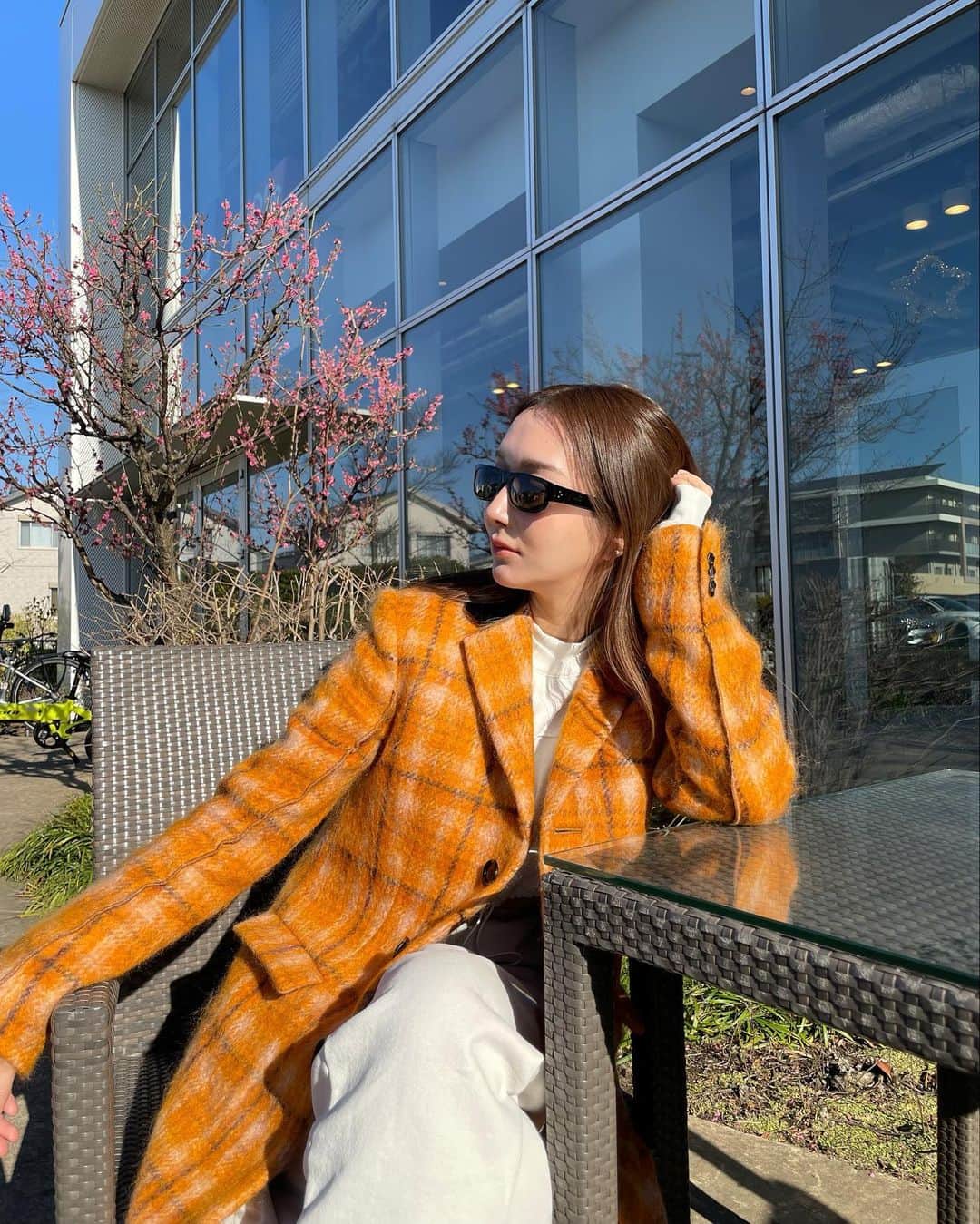 川上愛のインスタグラム：「人のサングラスでかっこつけちゃって笑  coat  @marni  top&bottom  @joahbrown  sunglasses  @celine」