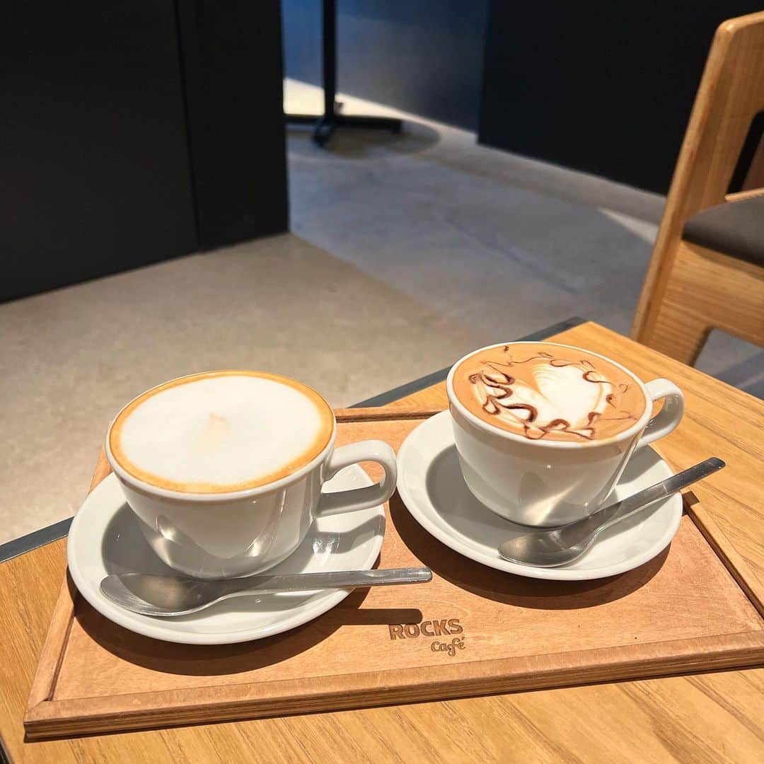 中島彩のインスタグラム：「カフェ巡り☕️  @rocks.cafe   居心地良すぎる💕 コーヒー美味しい💕  #堀江カフェ #大阪カフェ  #カフェ巡り  #カフェ活 #スト担」