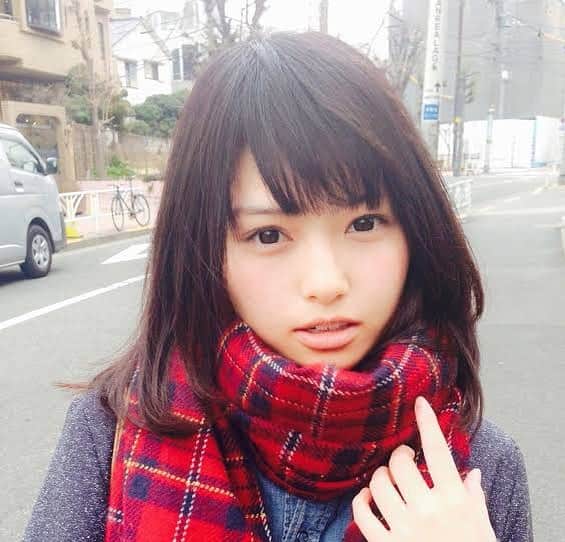 滝口ひかりのインスタグラム：「はい！今日で芸能界入りして まるっと9年経ちましたありがとうございます！ 10年目の滝口ひかりもどうぞ宜しくお願いします😘💙  写真笑う（9年前）  #滝口ひかり #takiguchihikari #wyenra #ゑんら」