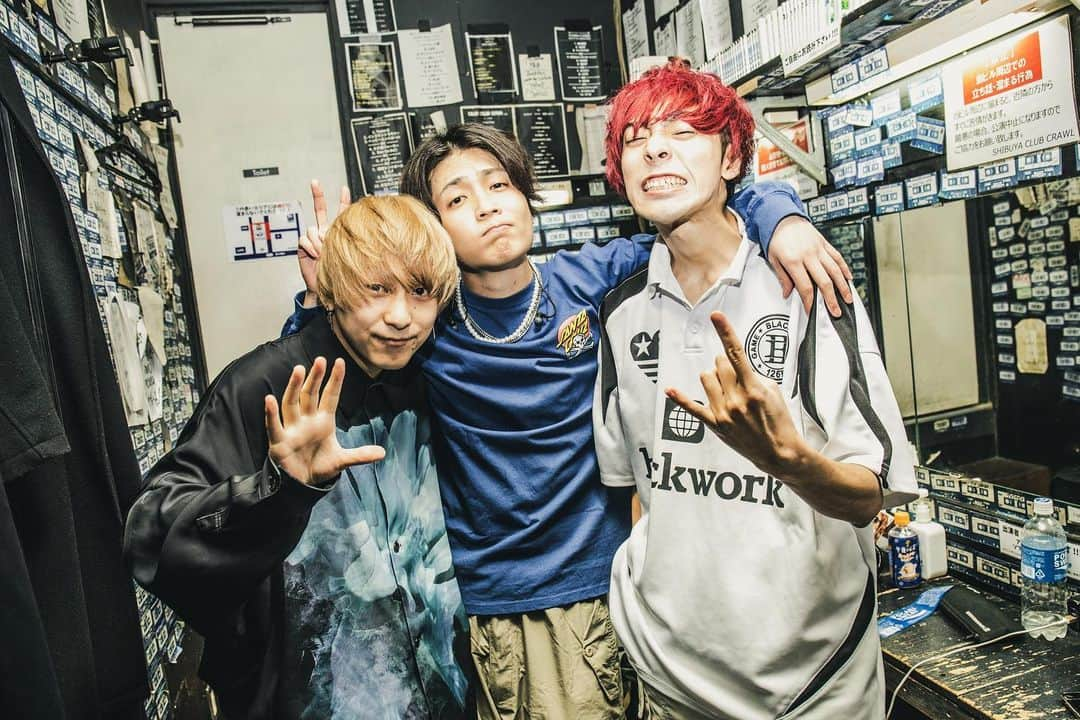 睦さんのインスタグラム写真 - (睦Instagram)「2023.2.24@渋谷CRAWL ｢睦生誕祭ONEMAN LIVE」  最高すぎる誕生日会でした。 声出しも解禁されてやっとライブが戻ってきた感じがする。 そばに居てくれてありがとう。 これからもずっとこういう日が続きますように。  photo by @mnmy_0073   #voisquarecat #ぼいすく #バンド #音楽 #ベース #ベースボーカル #ロック #ロックバンド #ライブバンド #ライブ #渋谷 #渋谷CRAWL  #音楽 #music #rock」2月27日 19時52分 - vsc_mutsumi