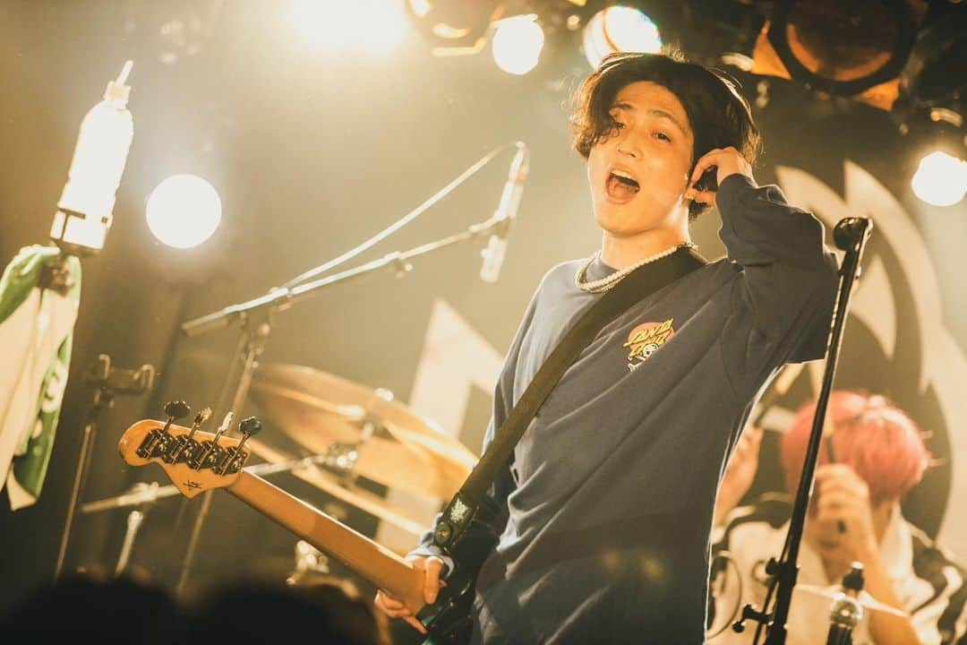 睦さんのインスタグラム写真 - (睦Instagram)「2023.2.24@渋谷CRAWL ｢睦生誕祭ONEMAN LIVE」  最高すぎる誕生日会でした。 声出しも解禁されてやっとライブが戻ってきた感じがする。 そばに居てくれてありがとう。 これからもずっとこういう日が続きますように。  photo by @mnmy_0073   #voisquarecat #ぼいすく #バンド #音楽 #ベース #ベースボーカル #ロック #ロックバンド #ライブバンド #ライブ #渋谷 #渋谷CRAWL  #音楽 #music #rock」2月27日 19時52分 - vsc_mutsumi