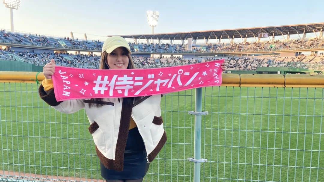 日里麻美のインスタグラム：「* 侍ジャパンを主張  2/26 侍ジャパンの練習試合を見てきたよ VS福岡ソフトバンクホークス  はぁぁぁぁ ＷＢＣを現地で見れないなんて(T_T)  3/9が待ち遠しい♥ 配信しながら見ようか 迷うなー まだ、現地諦めてないけど！！！！  * *  【販売中】 💠抑えきれない胸の鼓動　DVD & Blu-ray Amazonなどで購入できます 💠グラビア学園　グラビア動画&デジタル写真集　Amazon、DMMで購入できます  【TV、Web】 💠さまぁ～ずチャンネル　『訳あり女』『アシスタントオーディション』  💠YouTube　『ひさっちゃんねる』で検索  💠橋上秀樹アナライズTV アシスタントMC  💠チョコブラABEMA限定動画  💠Abema「BAZOOKA!!!」#12  【イベント】  💠3/4  まーすた下北沢ゲスト🀄 💠3/9  be-1おつかれさま会@阿佐ヶ谷ロフトＡ 💠3/11  まーすた王子ゲスト🀄 💠3/14  カンカンタイム(配信チケットアーカイブのチケット情報から買えます！) 💠3/21  野球イベントin阿佐ヶ谷ロフトＡ(主催！) * * * #宮崎　#ひなたサンマリンスタジアム #侍ジャパン #ジャイアンツ #ＷＢＣ#ＷＢＣチケット欲しいようぅぅぅぅぅ」