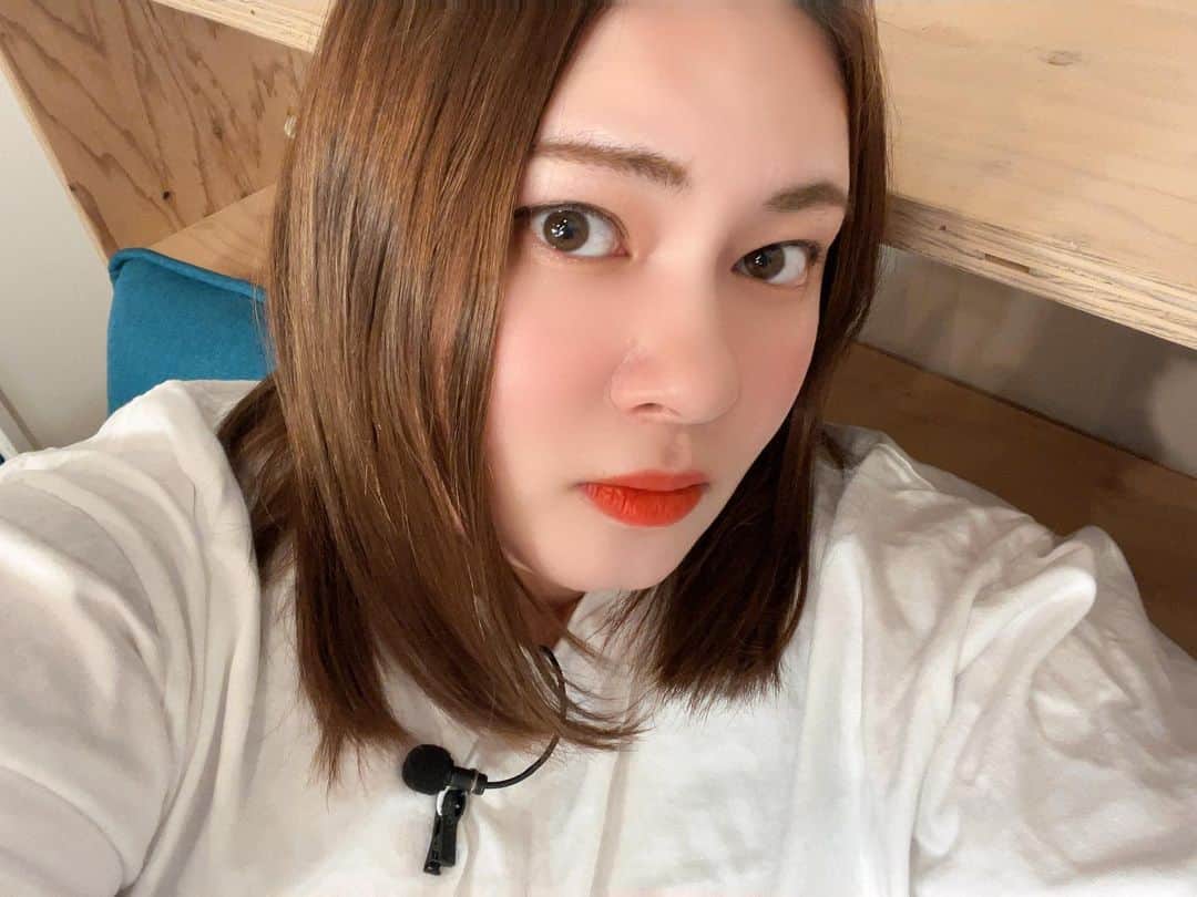 のインスタグラム：「. ひっさびさの自撮り😳✊ . みんな元気にしてたー？🥺 . . ミチ子はね、今テレビのお仕事で1週間撮影していたんだけれど  明日で最終日✊ . 最初は1週間か長いな〜と思っていたけれど 実際過ごしてみると とっても短くて 今までに経験したことのない経験ができて 素敵なスタッフさんに恵まれて とっても幸せな1週間を過ごしてました🥰 . 放送は3月予定✨ なんと、3月は、2本もテレビに出演させていただきます👏🥺  1本目は、3/1(水)よる7時から放送の テレビ朝日「ノブナカなんなん？」に、 びっくえんじぇるが出演します☺️✨  2本目は、現在撮影中ので また告知OKになったらお知らせするので 楽しみにしていてほしいです☺️✨ . . おやすみなさい😴🌙  #自撮り」