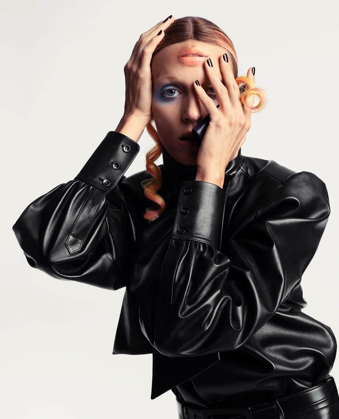 アニヤ・ルービックのインスタグラム：「from Vogue with love ❤️   photographers: @inezandvinoodh  styling: @paulsinclaire  make-up: @wendyrowe  hair: @eugenesouleiman」