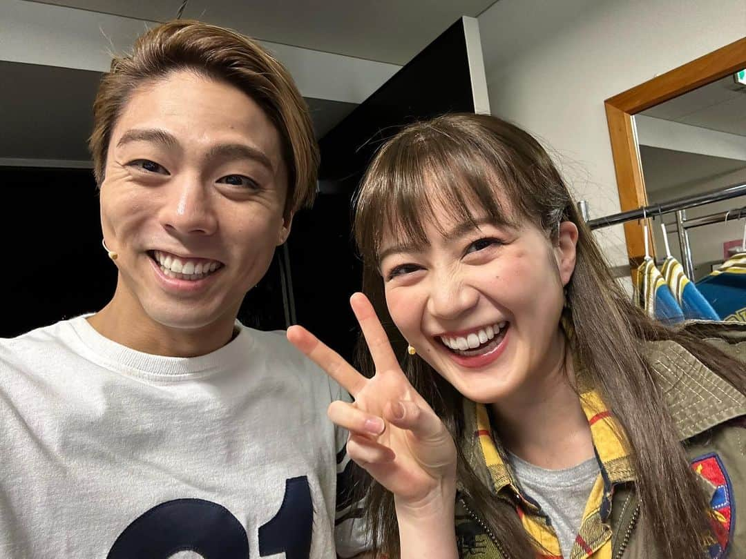 小野塚勇人さんのインスタグラム写真 - (小野塚勇人Instagram)「ミーンガールズ大千穐楽を迎えました！  感想は沢山あるのですが、いくちゃんを中心にすごくフレッシュなカンパニーで、やってて凄く自分自身がエネルギーを貰えましたし、皆さんの最後の拍手がこの作品の成功を物語っていたと思います！  こんな高校でアーロンみたいな人だったら楽しかったなあ。 いい思い出をありがとうアーロン。  また一つ素敵な作品と出会えたことに感謝です🙇‍♂️  #meangirls  #ミーンガールズ #生田絵梨花 #田村芽実 #石田ニコル #内藤大希 #松原凛子 #松田るか #小野塚勇人 #中谷優心 #黒須洋嗣  #壮一帆  #伊藤かの子 #工藤彩 #黒田陸 #篠本りの #シュート・チェン #鈴木満里奈 #鈴木里奈 #中嶋紗希 #増山航平 #松村桜李  #村上貴亮  #山崎感音  #みんな最高」2月27日 20時50分 - hayato_onozuka_official