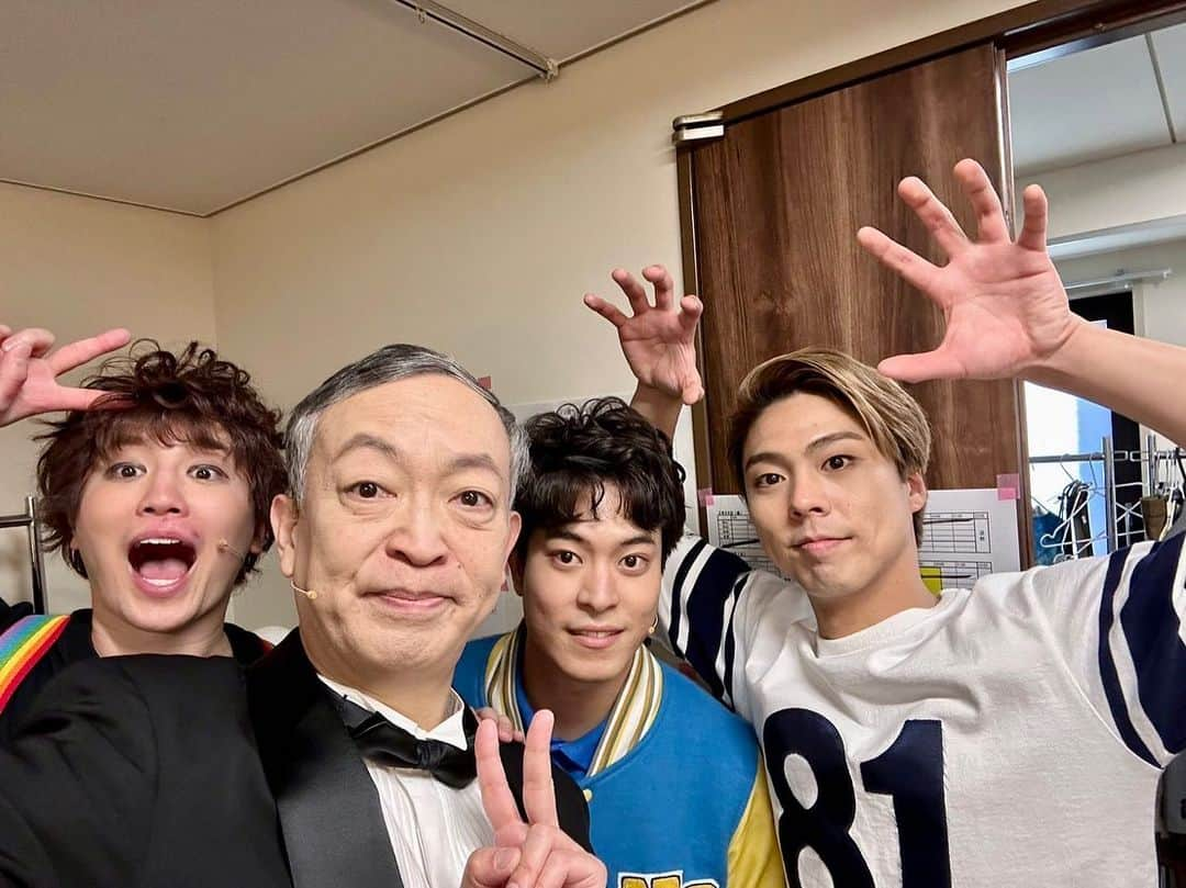 小野塚勇人さんのインスタグラム写真 - (小野塚勇人Instagram)「ミーンガールズ大千穐楽を迎えました！  感想は沢山あるのですが、いくちゃんを中心にすごくフレッシュなカンパニーで、やってて凄く自分自身がエネルギーを貰えましたし、皆さんの最後の拍手がこの作品の成功を物語っていたと思います！  こんな高校でアーロンみたいな人だったら楽しかったなあ。 いい思い出をありがとうアーロン。  また一つ素敵な作品と出会えたことに感謝です🙇‍♂️  #meangirls  #ミーンガールズ #生田絵梨花 #田村芽実 #石田ニコル #内藤大希 #松原凛子 #松田るか #小野塚勇人 #中谷優心 #黒須洋嗣  #壮一帆  #伊藤かの子 #工藤彩 #黒田陸 #篠本りの #シュート・チェン #鈴木満里奈 #鈴木里奈 #中嶋紗希 #増山航平 #松村桜李  #村上貴亮  #山崎感音  #みんな最高」2月27日 20時50分 - hayato_onozuka_official