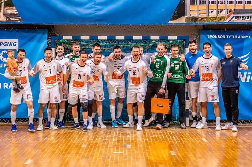 徳田廉之助のインスタグラム：「. +3🔥🔥💪 リーグ戦まだまだ頑張ります🔥 #handball #zabrze #hummel」