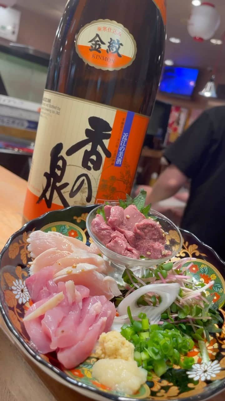 【公式】株式会社コズミックダイナーのインスタグラム：「@sakagura_uehonmachi 💡  今更ご紹介！！←  ／  　2/8 サカグラ二号店目オープン🍺  ＼  ハイハイタウン1階(エスカレーター近く)の 声がやたらとおねぇなええ声の店員が お待ちしている大衆酒場です🍻  ― 店舗情報 ―――  ＼ サカグラ 上本町店 ／  📍 大阪府大阪市天王寺区上本町６丁目３−３１ うえほんまちハイハイタウン 1F  📞 06-6779-6777  ⏰ 15:00-23:00 予定  ――――――――  * * * * _ #大阪 #兵庫 #新潟 #広島 #和歌山 #金沢 #滋賀 #和歌山 #京都 #和歌山ランチ #和歌山グルメ #梅田グルメ #伊丹グルメ #大阪グルメ #新潟グルメ #関西グルメ #金沢グルメ #滋賀グルメ #東京グルメ #グルメ好きな人と繋がりたい #肉好きな人と繋がりたい #食べるの好きな人と繋がりたい #サカグラ #上本町 #ハイハイタウン  #赤星 #大衆居酒屋 #大阪居酒屋  #立ち飲み #天王寺グルメ #谷9」