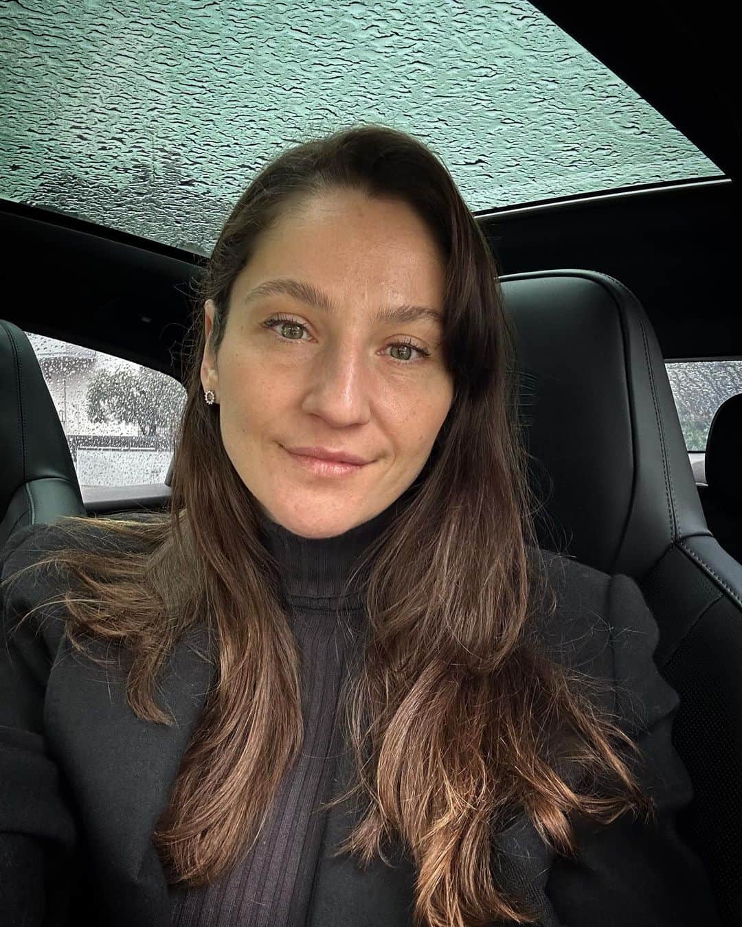 タチアナ・コシェレワのインスタグラム：「Qualcuno ordina sempre “la pioggia” nel nostro giorno libero… Smettila di farlo☔️😅」