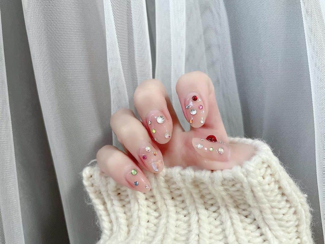 yuu__aaaのインスタグラム：「. . new nail💅★* . 爪キラキラで見る度テンションあがる🤍🤍 . .  . @mu_senail  . . #ネイル#春ネイル#nail #かわいい#ちゅるんネイル#キラキラ#ネイルデザイン#ピンクネイル #キラキラネイル」