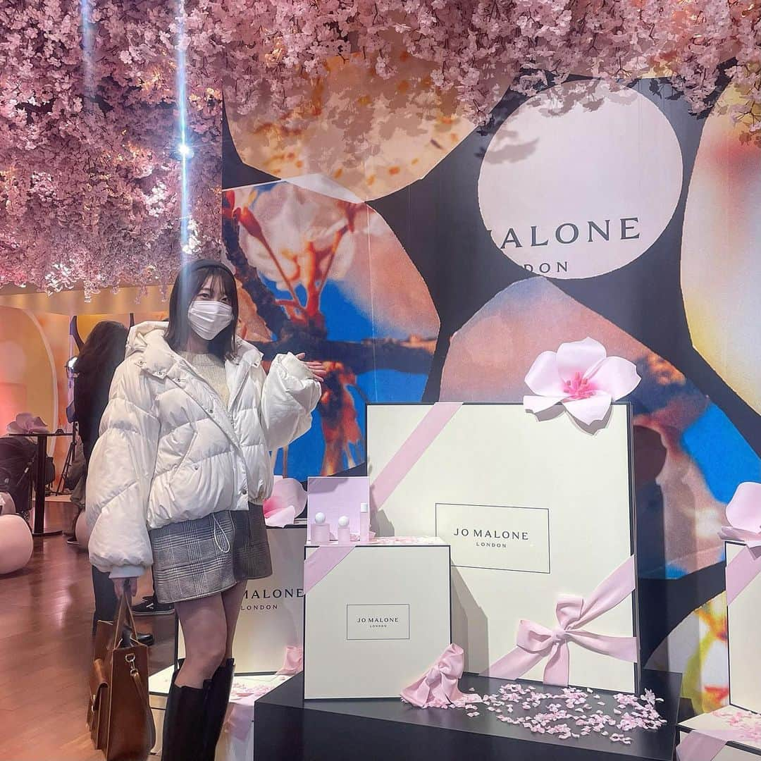 千畝あずみさんのインスタグラム写真 - (千畝あずみInstagram)「, , , Jo Malone London “Ohanami Celebration” ポップアップイベント に行ってきた🌸 , , 一足お先にお花見気分でわくわく🥰 , , ジョーマローンは1年前の誕生日に香水をいただいてから 大好きになったブランド🤍 サクラチェリーブロッサムの香りは 甘さもあるけど爽やかで素敵な香りでした🌸 , , , , , #ジョーマローンロンドン #サクラ香る春」2月27日 21時20分 - azumimo129