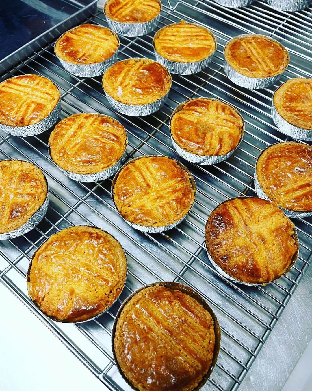 のインスタグラム：「ガレットブルトンヌ 食べ比べレッスン♪  うちの生徒さんは 国産小麦の風味が好き❤️」