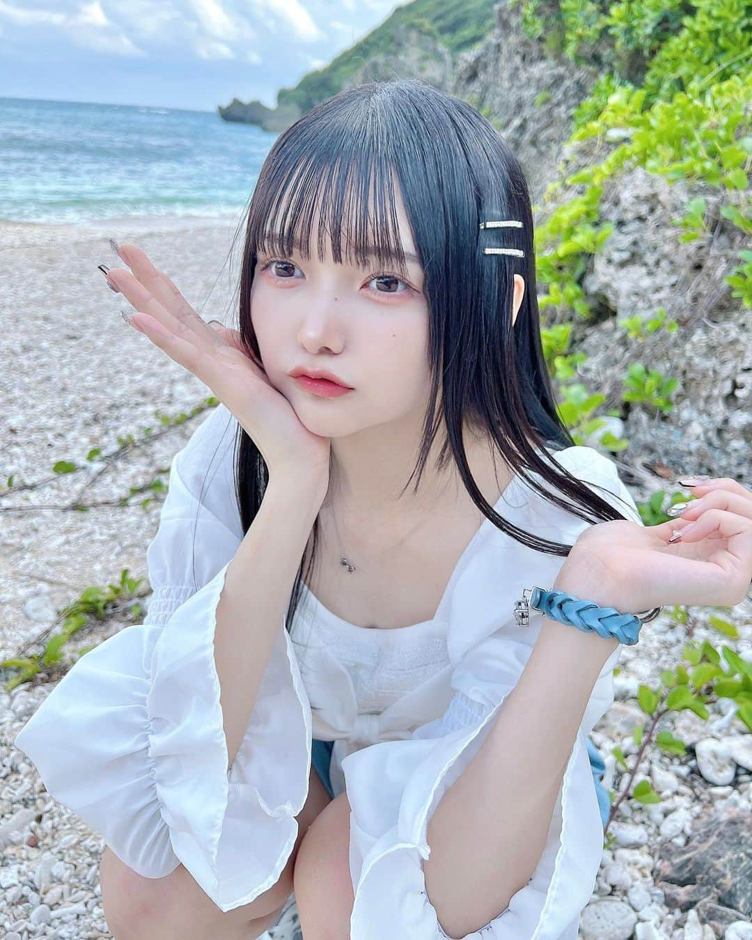 森下かのんさんのインスタグラム写真 - (森下かのんInstagram)「. 夏生まれだから海好き〜〜 海ぶどう食べたいっ！！！  ・ ・ ・   #沖縄  #沖縄旅行  #沖縄観光  #沖縄観光スポット  #うるま市  #ウクの浜  #ウクの浜ビーチ  #海  #黒髪  #黒髪ロング  #黒髪ストレート #全身コーデ  #韓国ファッション  #韓国コーデ  #リルリリー  #lillilly  #海コーデ  #水色コーデ #自撮り界隈  #自撮り女子 #いいね返し #오오티디 #followme」2月27日 22時19分 - kanon_nagase