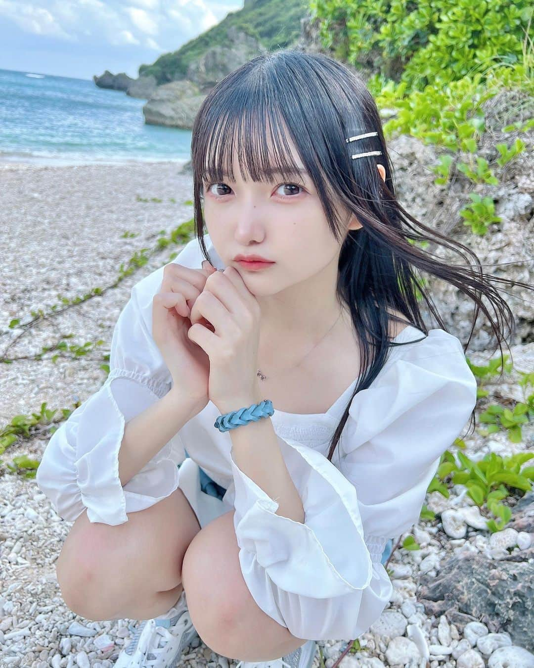 森下かのんさんのインスタグラム写真 - (森下かのんInstagram)「. 夏生まれだから海好き〜〜 海ぶどう食べたいっ！！！  ・ ・ ・   #沖縄  #沖縄旅行  #沖縄観光  #沖縄観光スポット  #うるま市  #ウクの浜  #ウクの浜ビーチ  #海  #黒髪  #黒髪ロング  #黒髪ストレート #全身コーデ  #韓国ファッション  #韓国コーデ  #リルリリー  #lillilly  #海コーデ  #水色コーデ #自撮り界隈  #自撮り女子 #いいね返し #오오티디 #followme」2月27日 22時19分 - kanon_nagase