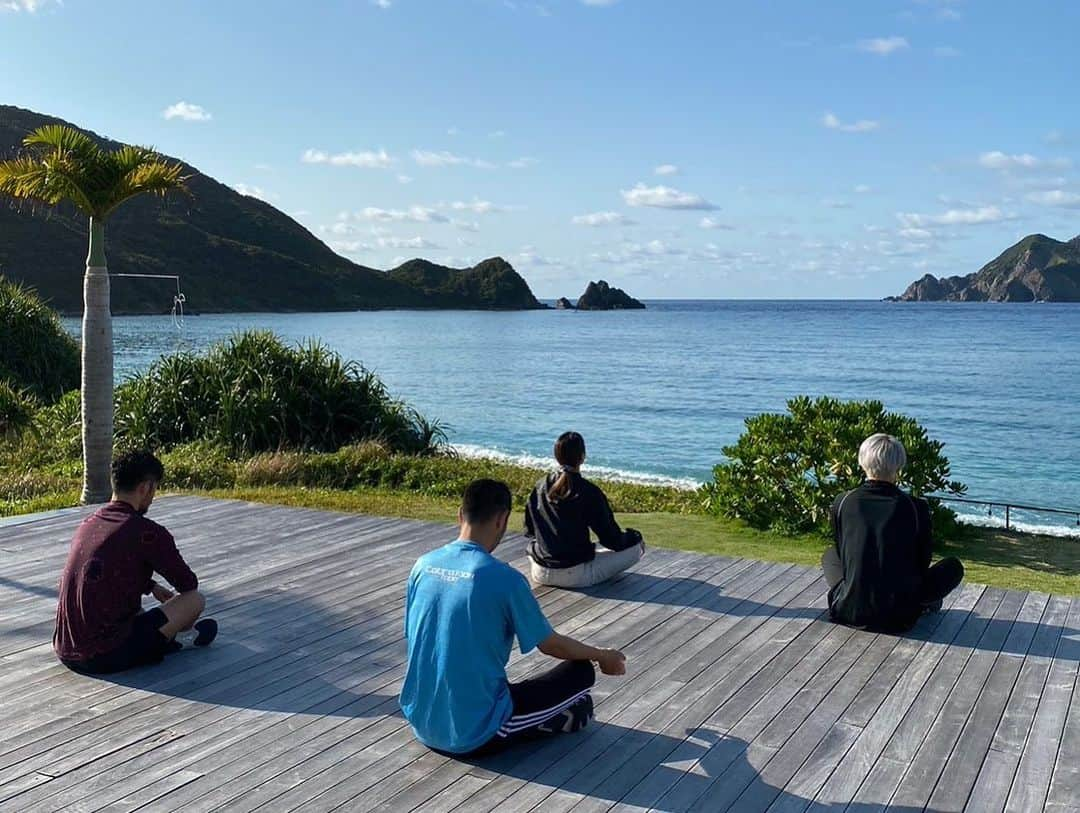 佐藤勇人さんのインスタグラム写真 - (佐藤勇人Instagram)「ウェルネストリップ in 奄美大島  ウェルネス＝身体的•精神的な健康 トリップ＝旅・旅行  ランニング、ストレッチ、ヨガ、瞑想、温泉、海、波の音 地元食材を使用した美味しい食事、奄美大島の黒糖焼酎、地元の方達との交流  そして共に過ごした最高の仲間達。  奄美大島でのウェルトリは心が浄化され、身体がリセットしたような気がします。  THE SCENEのスタッフの皆さん お世話になりました。  皆さんもウェルトリへ！  千葉の房総半島でジェフサポの皆さんとウェルトリやりたいなー  #TheScene #ウェルネストリップ #ウェルトリ #ランニング #ストレッチ #ヨガ #瞑想 #海 #ありがっさまりょうた  #ニッチロー さん #三津家貴也 さん #山口厚子 さん #佐藤勇人」2月27日 22時21分 - yuto7sato