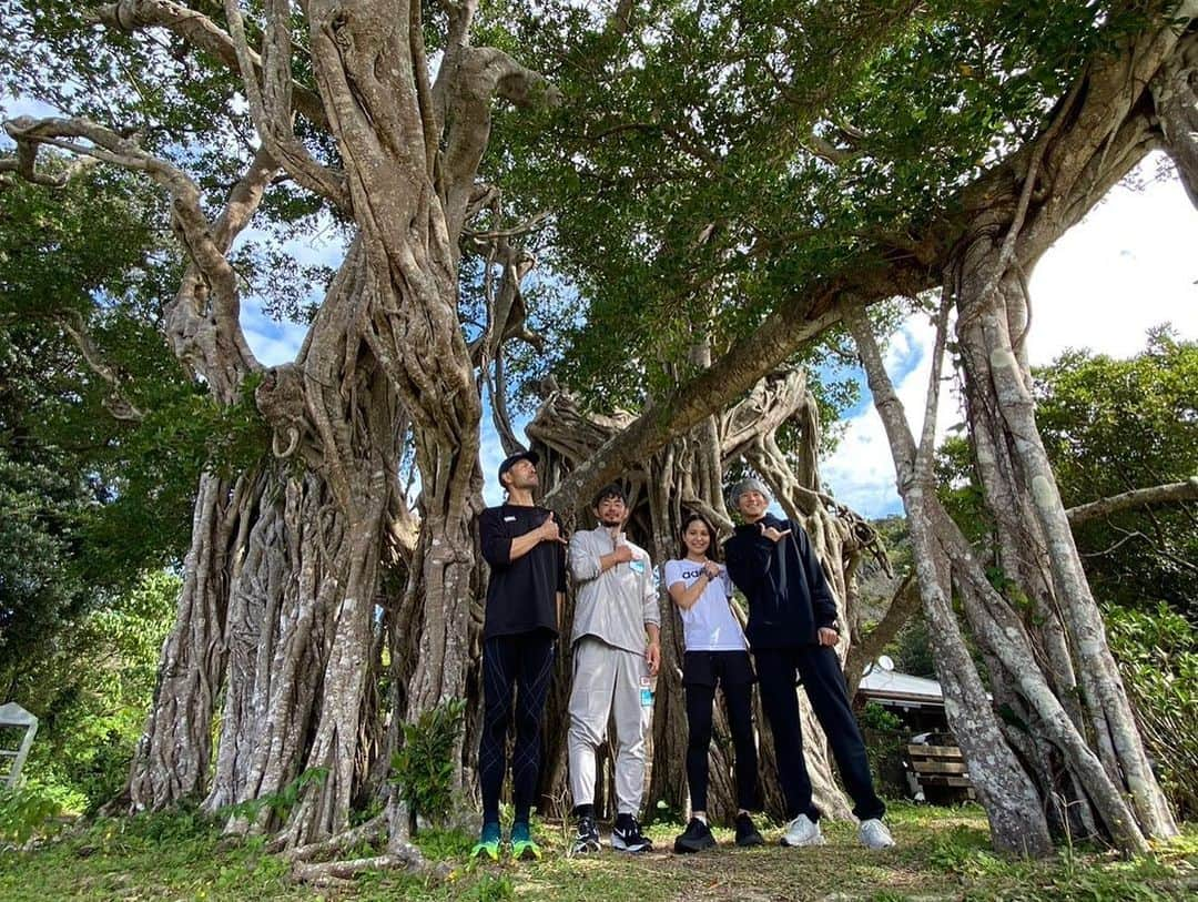 佐藤勇人さんのインスタグラム写真 - (佐藤勇人Instagram)「ウェルネストリップ in 奄美大島  ウェルネス＝身体的•精神的な健康 トリップ＝旅・旅行  ランニング、ストレッチ、ヨガ、瞑想、温泉、海、波の音 地元食材を使用した美味しい食事、奄美大島の黒糖焼酎、地元の方達との交流  そして共に過ごした最高の仲間達。  奄美大島でのウェルトリは心が浄化され、身体がリセットしたような気がします。  THE SCENEのスタッフの皆さん お世話になりました。  皆さんもウェルトリへ！  千葉の房総半島でジェフサポの皆さんとウェルトリやりたいなー  #TheScene #ウェルネストリップ #ウェルトリ #ランニング #ストレッチ #ヨガ #瞑想 #海 #ありがっさまりょうた  #ニッチロー さん #三津家貴也 さん #山口厚子 さん #佐藤勇人」2月27日 22時21分 - yuto7sato