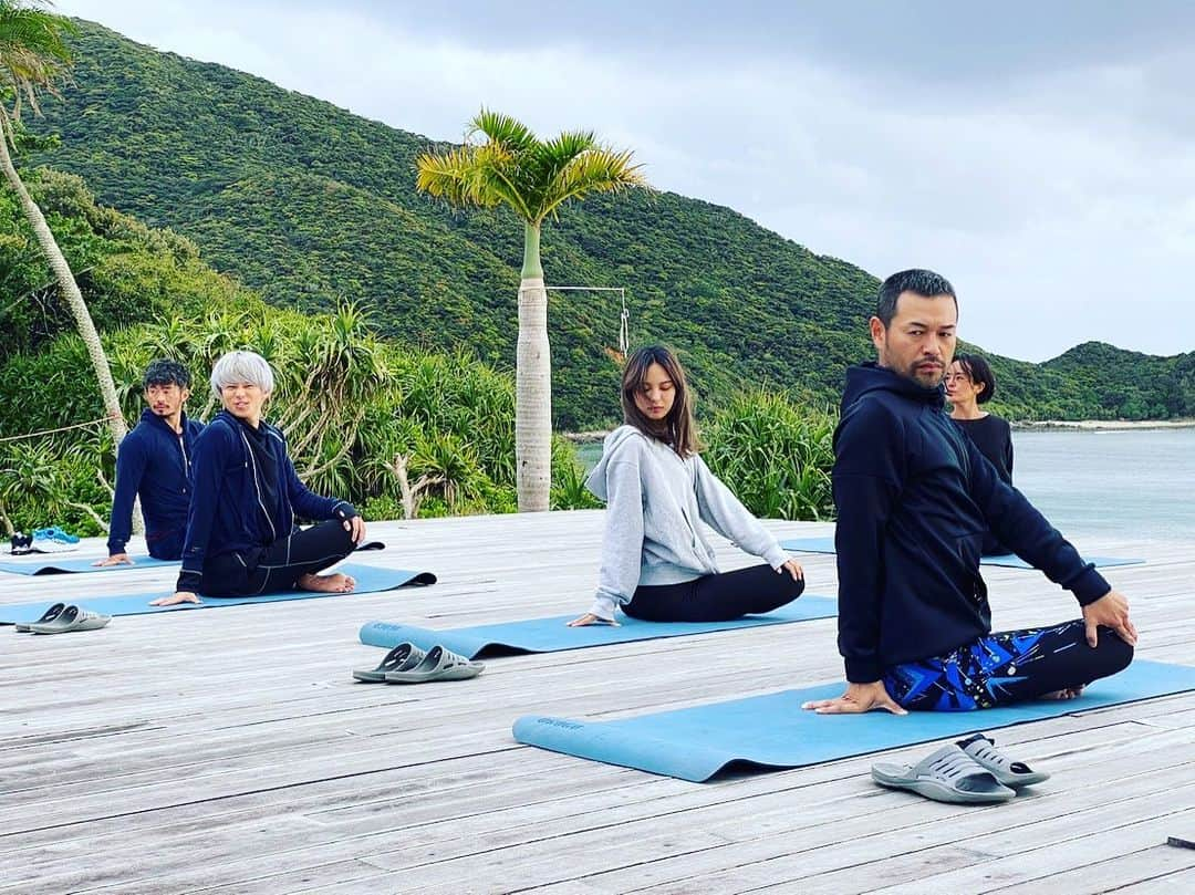 佐藤勇人さんのインスタグラム写真 - (佐藤勇人Instagram)「ウェルネストリップ in 奄美大島  ウェルネス＝身体的•精神的な健康 トリップ＝旅・旅行  ランニング、ストレッチ、ヨガ、瞑想、温泉、海、波の音 地元食材を使用した美味しい食事、奄美大島の黒糖焼酎、地元の方達との交流  そして共に過ごした最高の仲間達。  奄美大島でのウェルトリは心が浄化され、身体がリセットしたような気がします。  THE SCENEのスタッフの皆さん お世話になりました。  皆さんもウェルトリへ！  千葉の房総半島でジェフサポの皆さんとウェルトリやりたいなー  #TheScene #ウェルネストリップ #ウェルトリ #ランニング #ストレッチ #ヨガ #瞑想 #海 #ありがっさまりょうた  #ニッチロー さん #三津家貴也 さん #山口厚子 さん #佐藤勇人」2月27日 22時21分 - yuto7sato