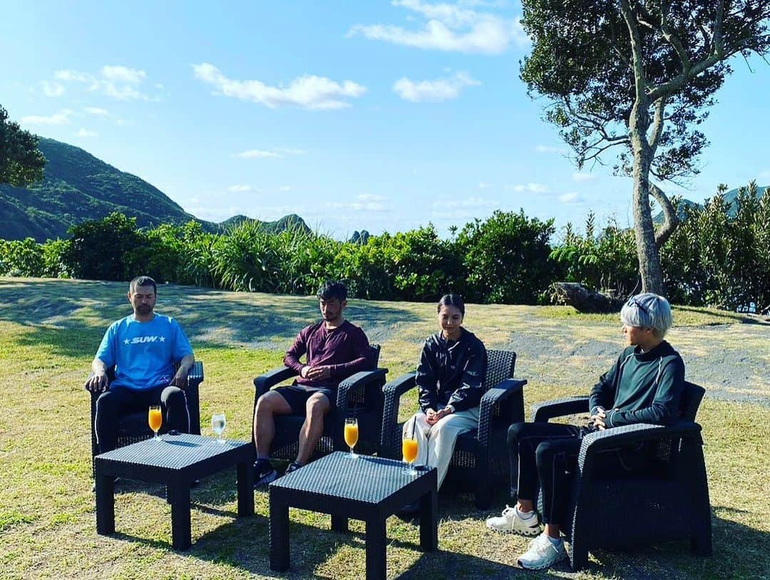 佐藤勇人さんのインスタグラム写真 - (佐藤勇人Instagram)「ウェルネストリップ in 奄美大島  ウェルネス＝身体的•精神的な健康 トリップ＝旅・旅行  ランニング、ストレッチ、ヨガ、瞑想、温泉、海、波の音 地元食材を使用した美味しい食事、奄美大島の黒糖焼酎、地元の方達との交流  そして共に過ごした最高の仲間達。  奄美大島でのウェルトリは心が浄化され、身体がリセットしたような気がします。  THE SCENEのスタッフの皆さん お世話になりました。  皆さんもウェルトリへ！  千葉の房総半島でジェフサポの皆さんとウェルトリやりたいなー  #TheScene #ウェルネストリップ #ウェルトリ #ランニング #ストレッチ #ヨガ #瞑想 #海 #ありがっさまりょうた  #ニッチロー さん #三津家貴也 さん #山口厚子 さん #佐藤勇人」2月27日 22時21分 - yuto7sato