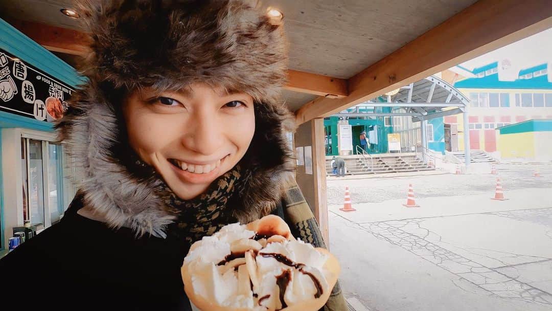 鍵本輝のインスタグラム：「男旅スノボvlogは見てくれた？ 寒い中で食べるクレープ絶品😋 インスタでも一応お知らせ。 #鍵本輝の趣味Tube で検索👆 #youtube  #スノボ#最高#また行く」