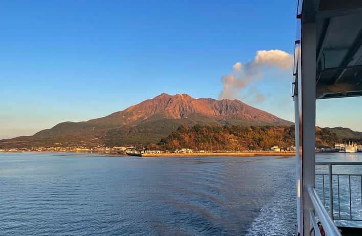 のインスタグラム：「これが噂の桜島と ツーショです」
