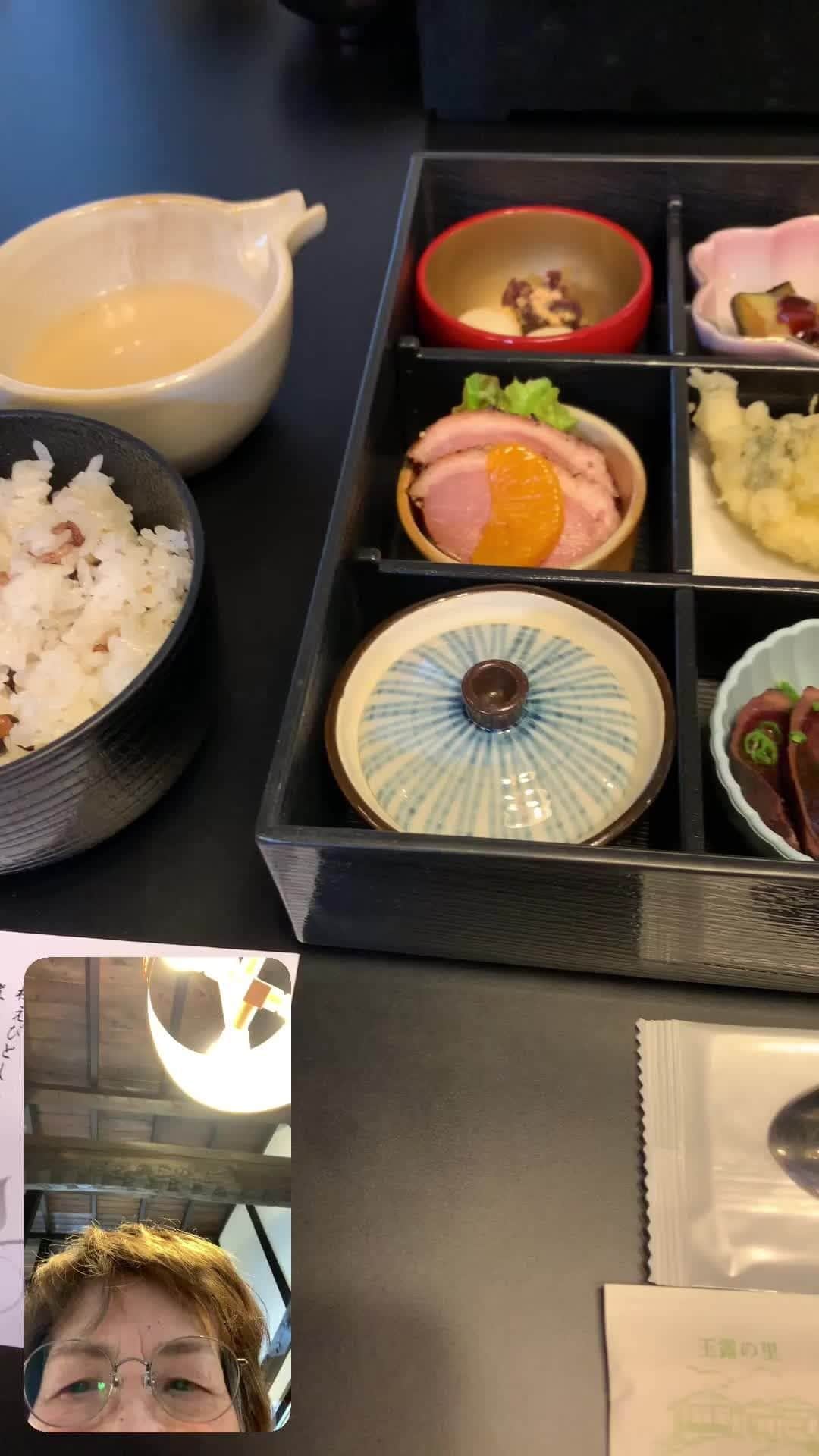 のインスタグラム：「Traveling in Shizuoka and Aichi.👩‍🍳 Lunch was "Ieyasu Zen" at Gyokuro no Sato (Fujieda City, Shizuoka Prefecture). It is a modernized version of Ieyasu Tokugawa's favorite foods and ingredients related to him.🍱 It was very beautiful and delicious!😋 静岡愛知旅行中です👩‍🍳昼食は玉露の里(静岡県藤枝市)にて「家康膳」 徳川家康公の好物やゆかりの食材を現代風にアレンジしたお膳です🍱とてもきれいで美味しかったです！😋」