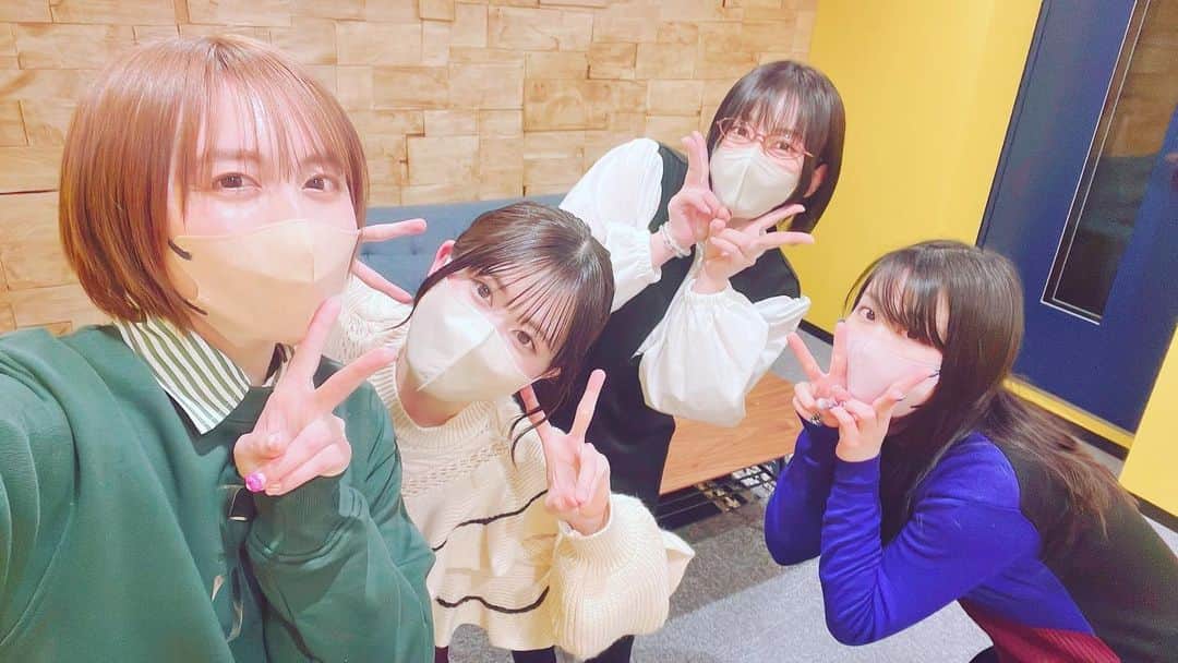 松嵜麗のインスタグラム：「デレラジでしたー！！！ ライブ後のわちゃわちゃトークは楽しいねぇ☺ もっともっと話していたかったわ🥰  集合写真をまさかの再現を試みたので楽しみにしてて🤣  そしてカメラをYouTube用のサイズのままにしてたから横に長い😅  #デレラジ #アイマスmoiw2023  #福原綾香 #長島光那 #花井美春」