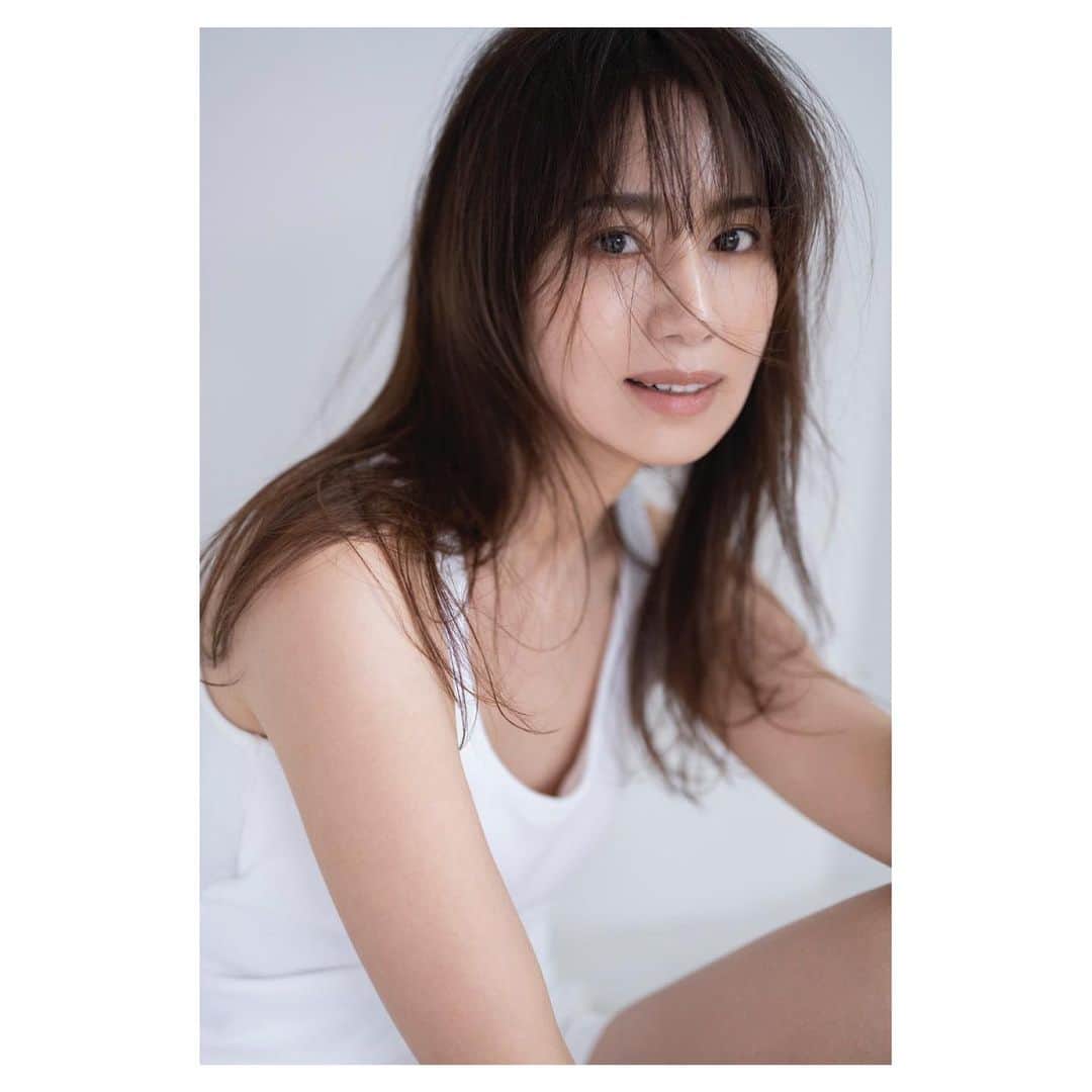 のインスタグラム：「「SUIMEI The CREAM TOPs® medium＋」 東原亜希さんヘアメイクさせていただきました✨ 亜紀さんお肌ツルツルツヤツヤ〜✨ アヴェニュークリニックのプライベートブランドということで、信頼感抜群✨  #SUIMEI #DrPRODUCTS #東原亜希 #ヘアメイク #KIKKUhair #KIKKUmakeup  #Repost @akihigashihara with @use.repost ・・・ この度、私東原亜希はDr .PRODUCTSからリニューアル発売される「SUIMEI The CREAM TOPs® medium＋」のブランドアンバサダーに就任しました！ Dr.PRODUTSは私も信頼しているアヴェニュークリニックグループのプライベートブランド。アンバサダーのお話を頂いた時、本当に嬉しくて二つ返事でOKしました（笑）様々な形で「SUIMEI The CREAM TOPs® medium＋」の良さをお伝えしていきます！   許されるのであれば「最上級でありたい」のキャッチコピーがまさに私の今の気持ち。このクリームは使っていると肌にハリ・弾力・潤いがでるだけではなく、使い心地も抜群！このタイミングでこのクリームに出会えて本当に感動しています。最上級の私になるため、「SUIMEI The CREAM TOPs® medium＋」でスキンケア頑張ります♡   #SUIMEITheCREAMTOPs®medium #DrPRODUCTS #SUIMEI #スイメイ #アヴェニュークリニック #最上級の私」