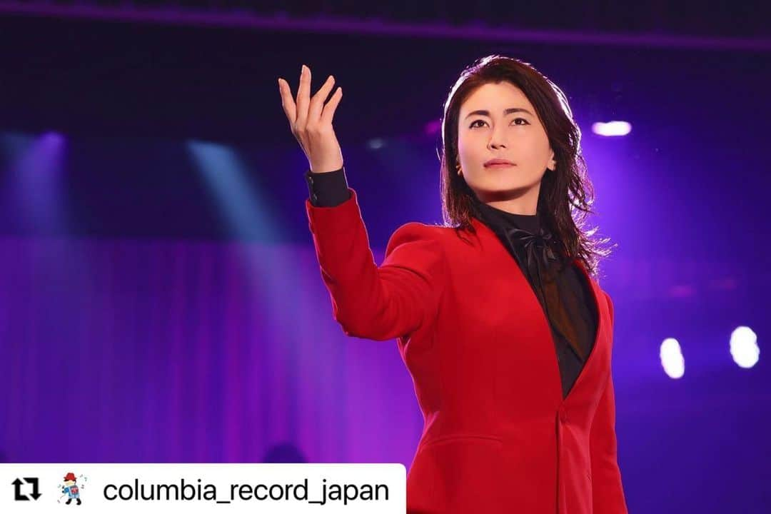 氷川きよしさんのインスタグラム写真 - (氷川きよしInstagram)「#Repost @columbia_record_japan with @use.repost ・・・ おはまーす✌️  待ってました！ ｢氷川きよし スペシャルコンサート2022 ～きよしこの夜 Vol.22～｣ DVDとライブCDが同時発売決定  2023.04.19(水) 発売  【購入サイト】 【DVD】 shop.columbia.jp/shop/g/gA5078/ 【CD】 shop.columbia.jp/shop/g/gS4803/  #氷川きよし　#Kiina #きよしこの夜 @hikawa_kiyoshi_official」2月28日 9時09分 - hikawa_kiyoshi_official