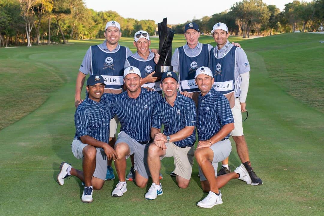 のインスタグラム：「Onwards and upwards. So proud of these guys and this team @crushers_gc.   Congratulations to my man @charleshowell3 on an amazing performance this week.   Let’s keep it rolling!   #LIVGolf #CrushersGC」