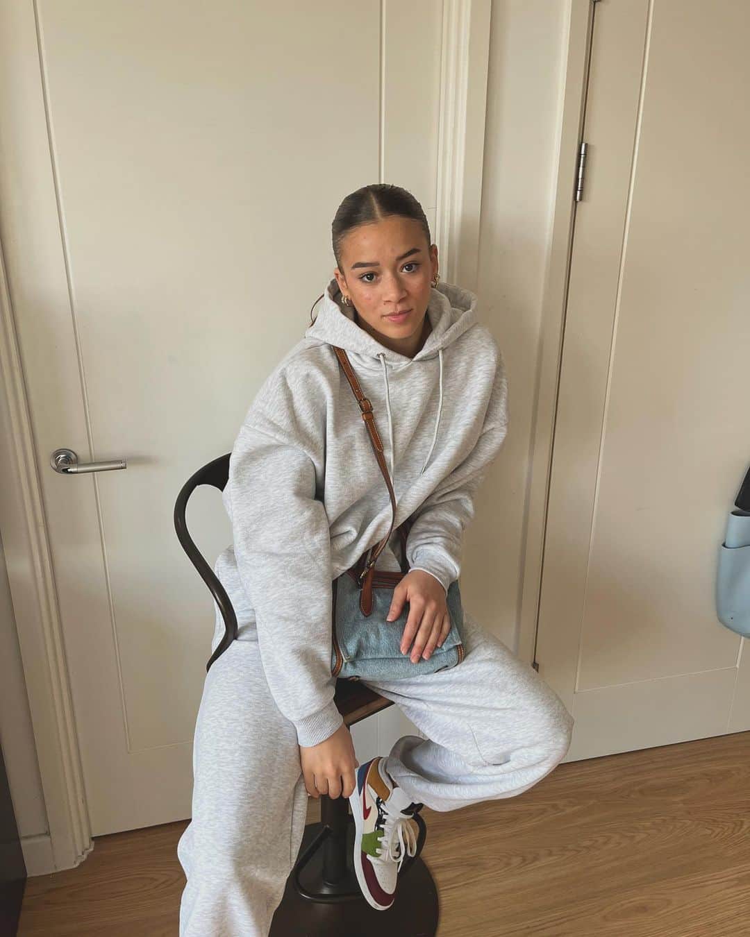 ジョージア・メイ・フェントンのインスタグラム：「💋🍒🐋🐘🤍」