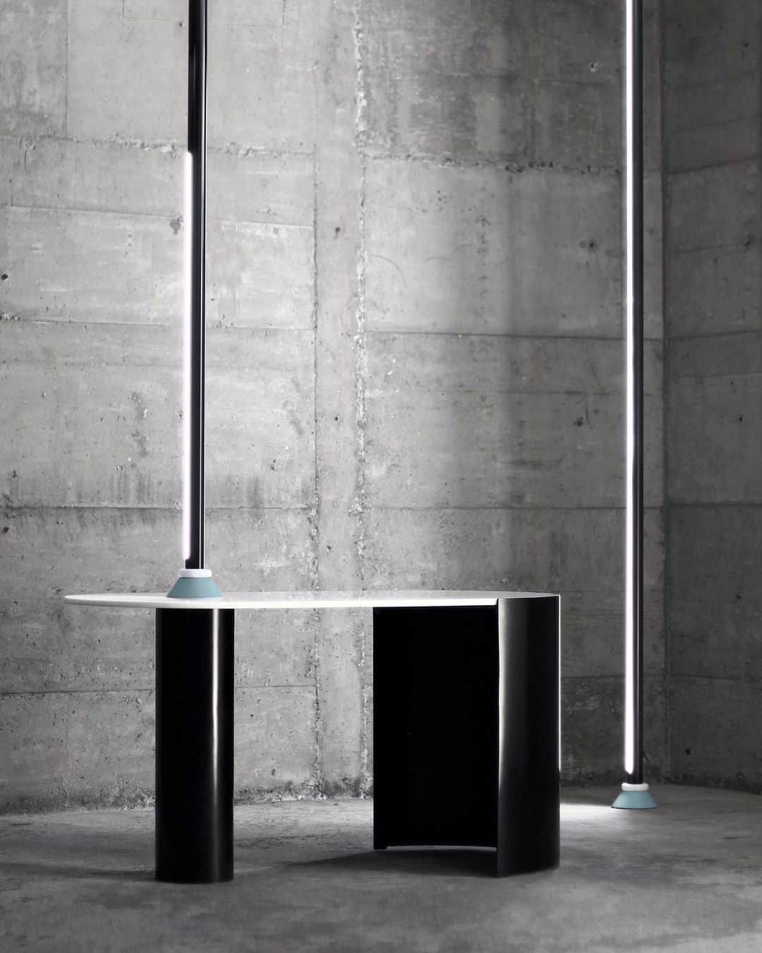 Monica Sordoのインスタグラム：「Taguao Lucerna Desk and Pole (2022) ~ Aluminum, Crystallized Glass, Led Handcrafted in Caracas by Roberto Sordo  ~ The study of voluminous shapes and dynamic proportions—distinctively present across my jewelry practice and deeply influenced by the minimalistic lines of my modern, Latin American heritage—are now further advanced with the development of collectible creations.  ~ Handcrafted in Caracas at my father’s workshop these pieces show an intuitive postmodern and industrial approach where the elements involved remind me of a house built by him and my grandfather in the early 80’s located in the Central Coast of Venezuela in the town of Taguao.  ~ Taguao Series by @mlshbts」