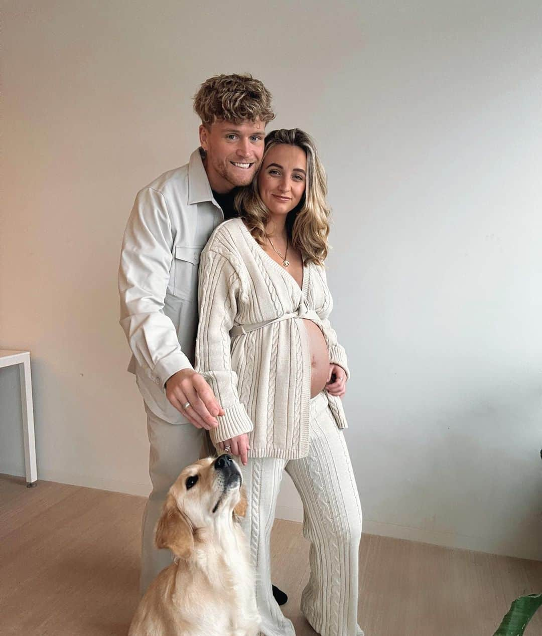 キャメロン・マクギーハンのインスタグラム：「Baby McGeehan on the way 🤍  Pregnancy after miscarriage can come with a lot of anxiety and I’ve been having to take it one day at a time but very grateful for where we are on our journey ✨」